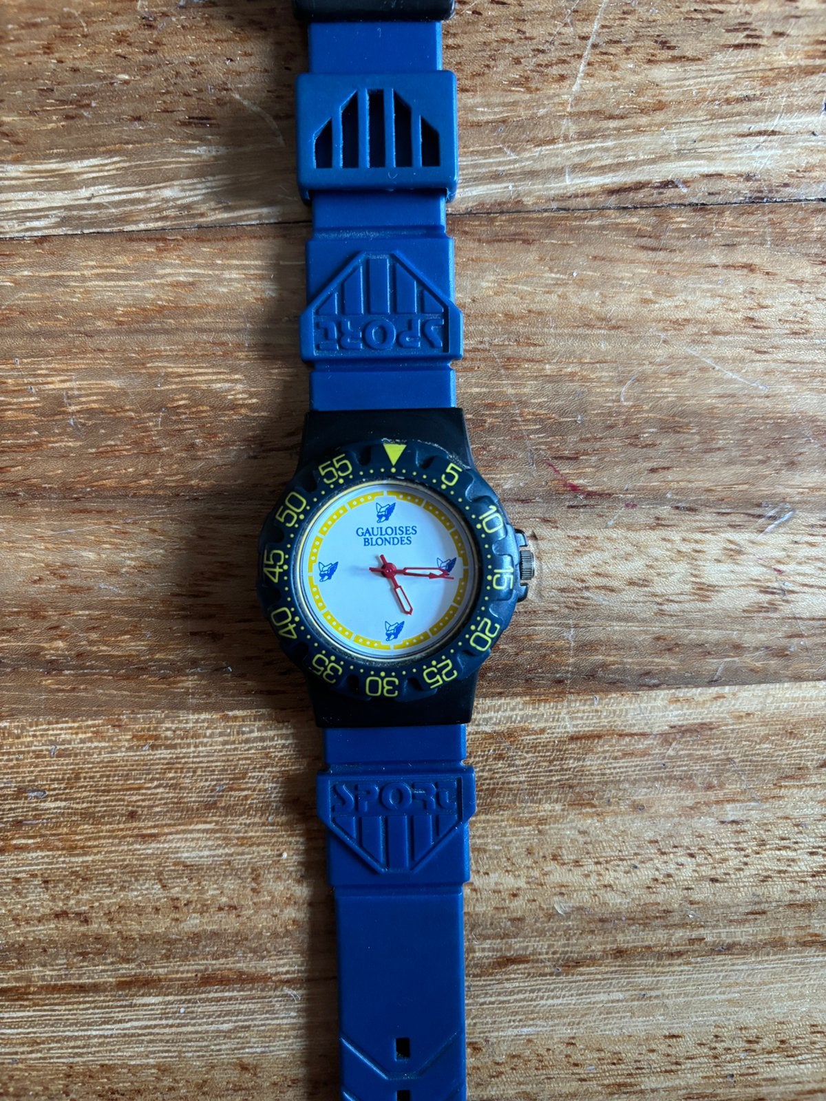 Gauloises Blondes horloge, Verzamelen, Rookartikelen, Aanstekers en Luciferdoosjes, Ophalen of Verzenden, Zo goed als nieuw, Overige typen