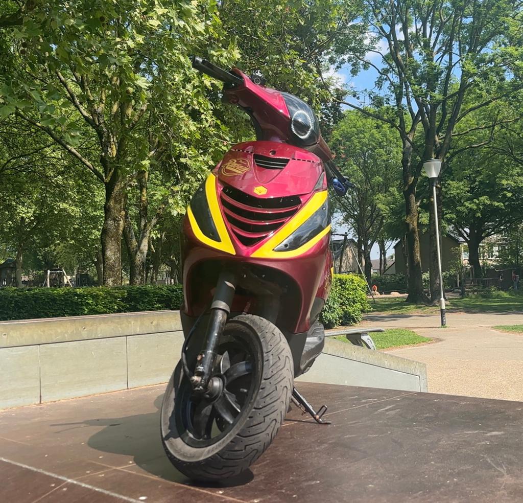 Zip 80 cc iget 4t, Fietsen en Brommers, Scooters | Piaggio, Ophalen, Maximaal 45 km/u, Zip, Zo goed als nieuw