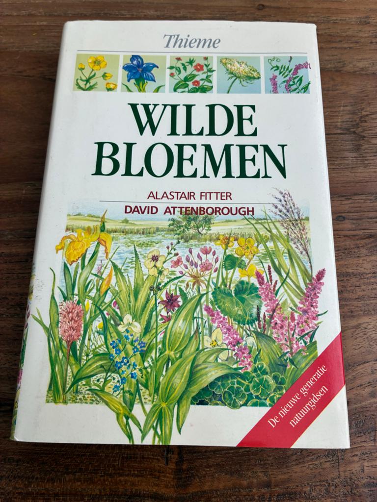 Wilde Bloemen - David Attenborough (Thieme), Boeken, Natuur, Ophalen of Verzenden, Zo goed als nieuw, Bloemen, Planten en Bomen