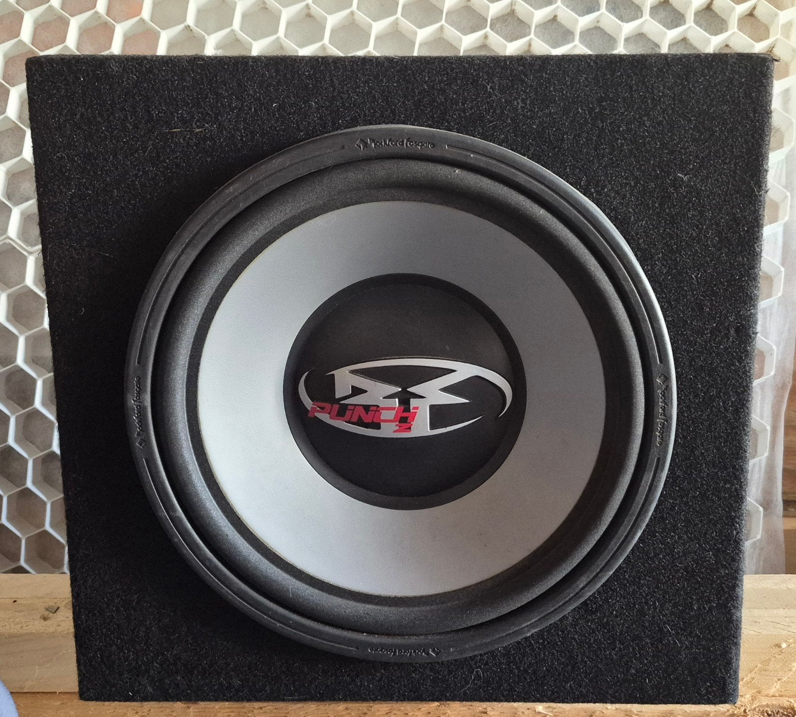 Rockford Fosgate Punch P2 Subwoofer in behuizing, Auto diversen, Ophalen, Gebruikt