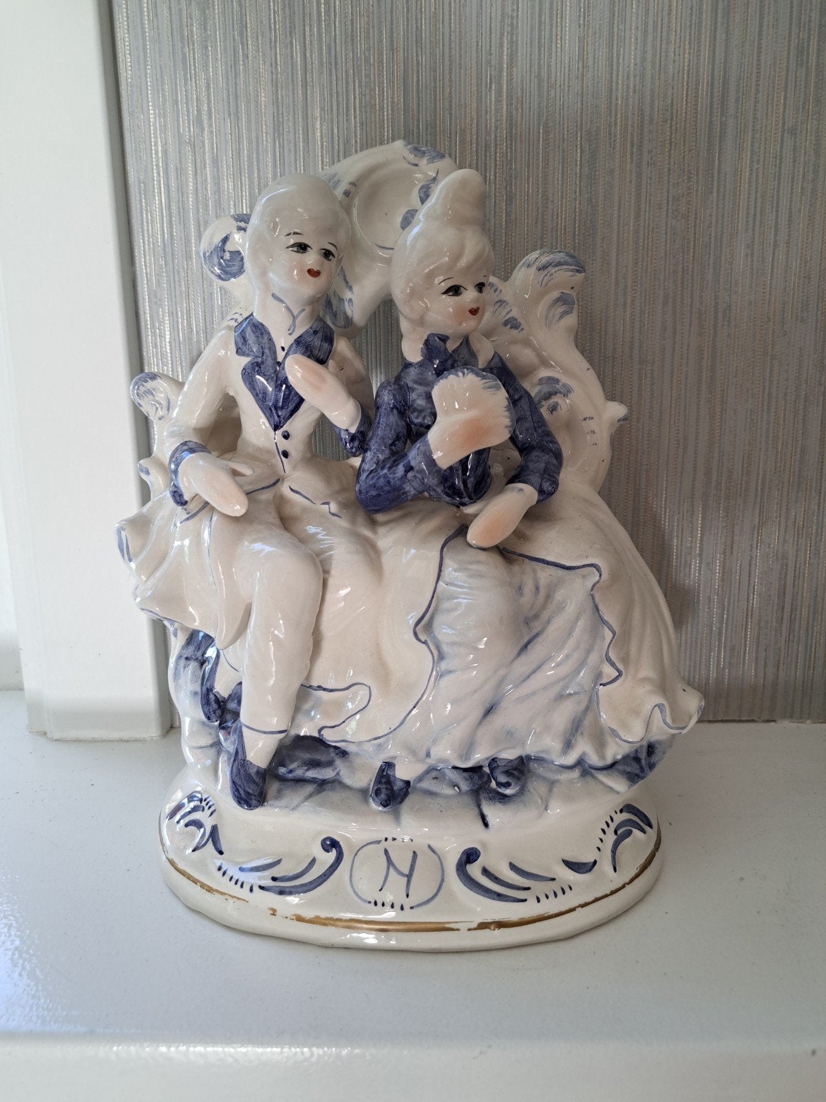 Delfts blauw porseleinen beeld - Romantisch tafereel, Antiek en Kunst, Ophalen of Verzenden