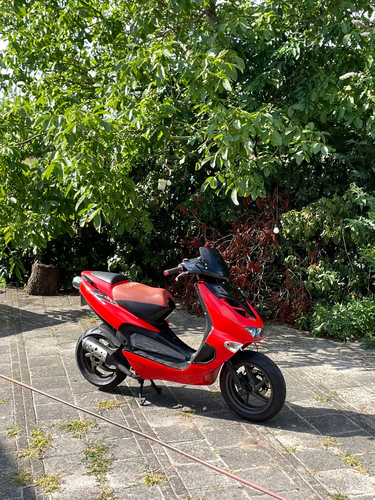 Aprilia SR Piaggio 50CC I Nederlands brom kenteken, Fietsen en Brommers, Ophalen, Zo goed als nieuw, Tweetakt, SR 50