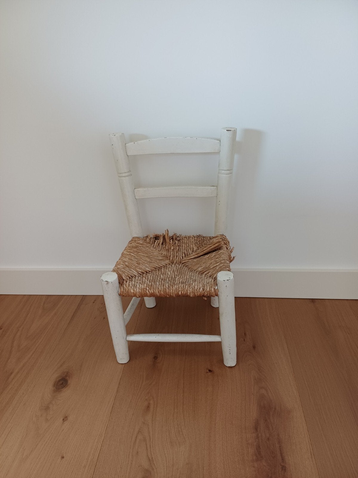 Houten kinderstoeltje met rotan zitting - opknapper, Kinderen en Baby's, Kinderstoelen, Ophalen, Gebruikt, Overige typen