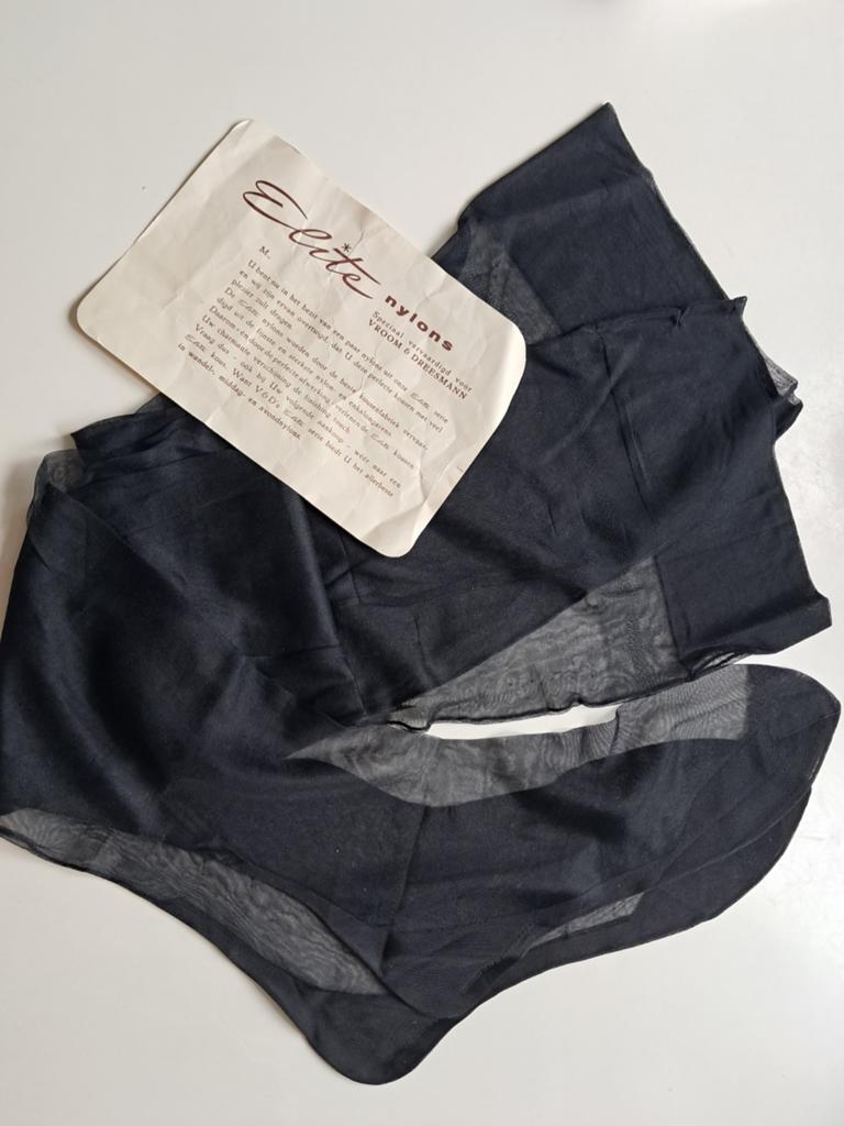 Jaren '50 Elite Nylons met Naad en Hak - Vroom & Dreesmann, Elite, Verzenden, Overige maten, Zwart
