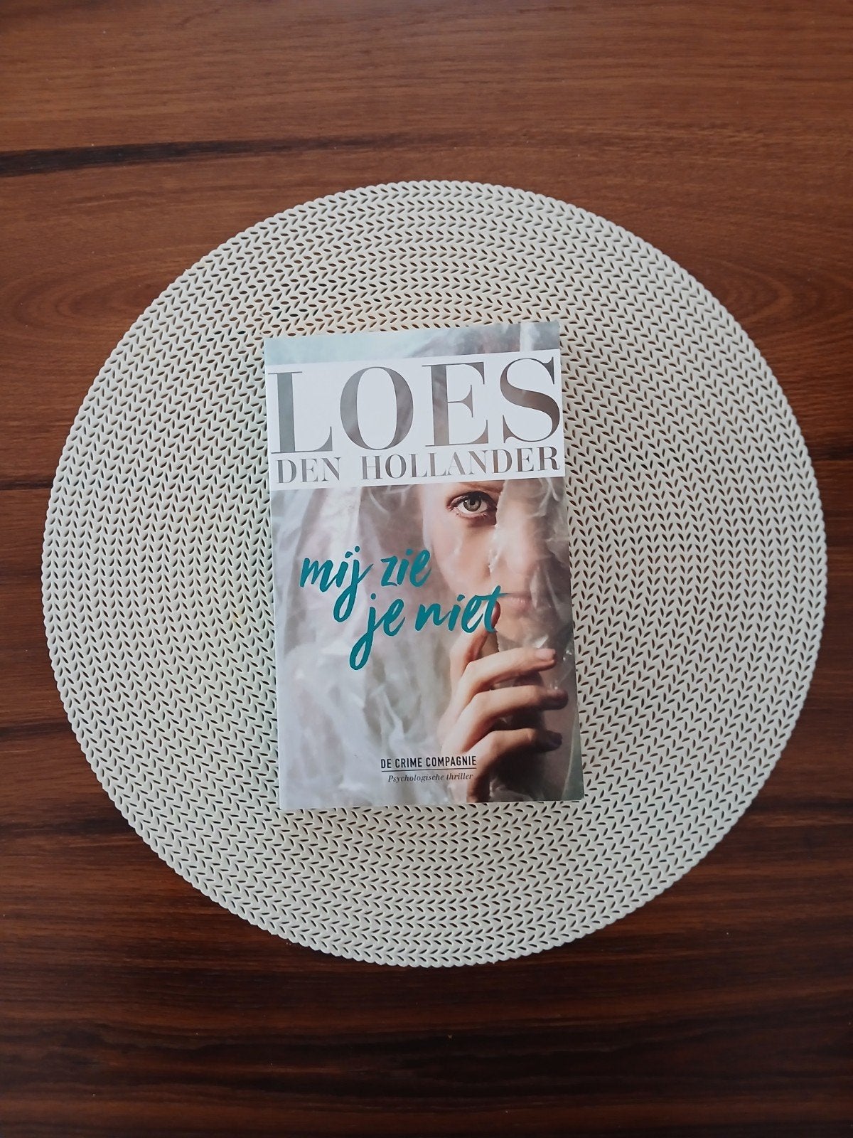 Loes den Hollander - Mij zie je niet, Ophalen of Verzenden, Loes den Hollander