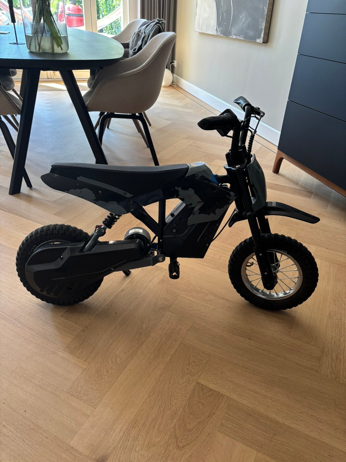 Elektrische Crossmotor 300W - 25 km/u - met oplader, Fietsen en Brommers, Ophalen, Zo goed als nieuw, Schijfrem, Dirtbike