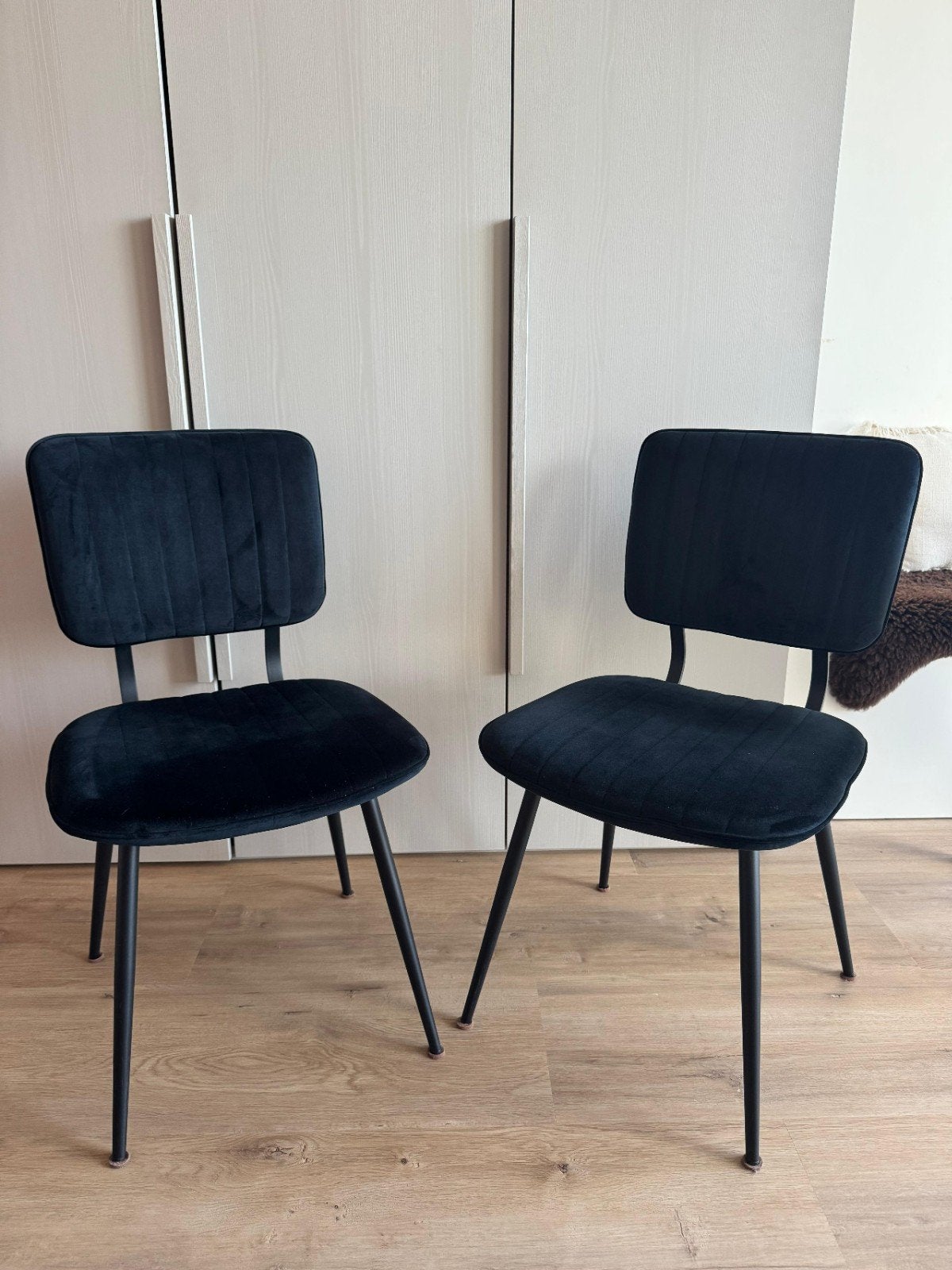 Set van 4 zwarte fluwelen eetkamerstoelen, Ophalen, Zwart, Zo goed als nieuw, Metaal