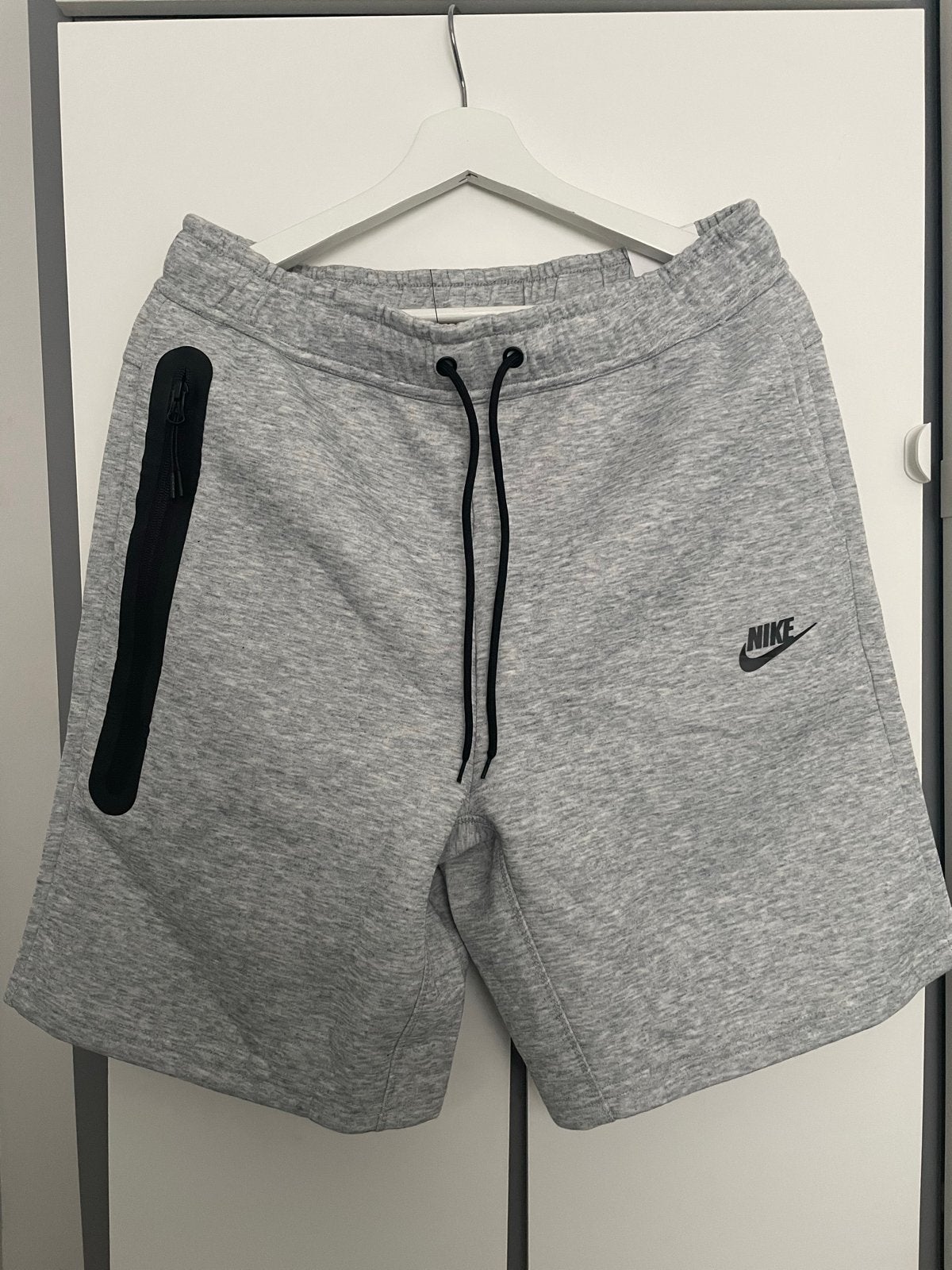 Nike Tech Fleece Korte Broek Grijs Maat L, Ophalen of Verzenden, Nieuw, Maat 56/58 (XL), Grijs