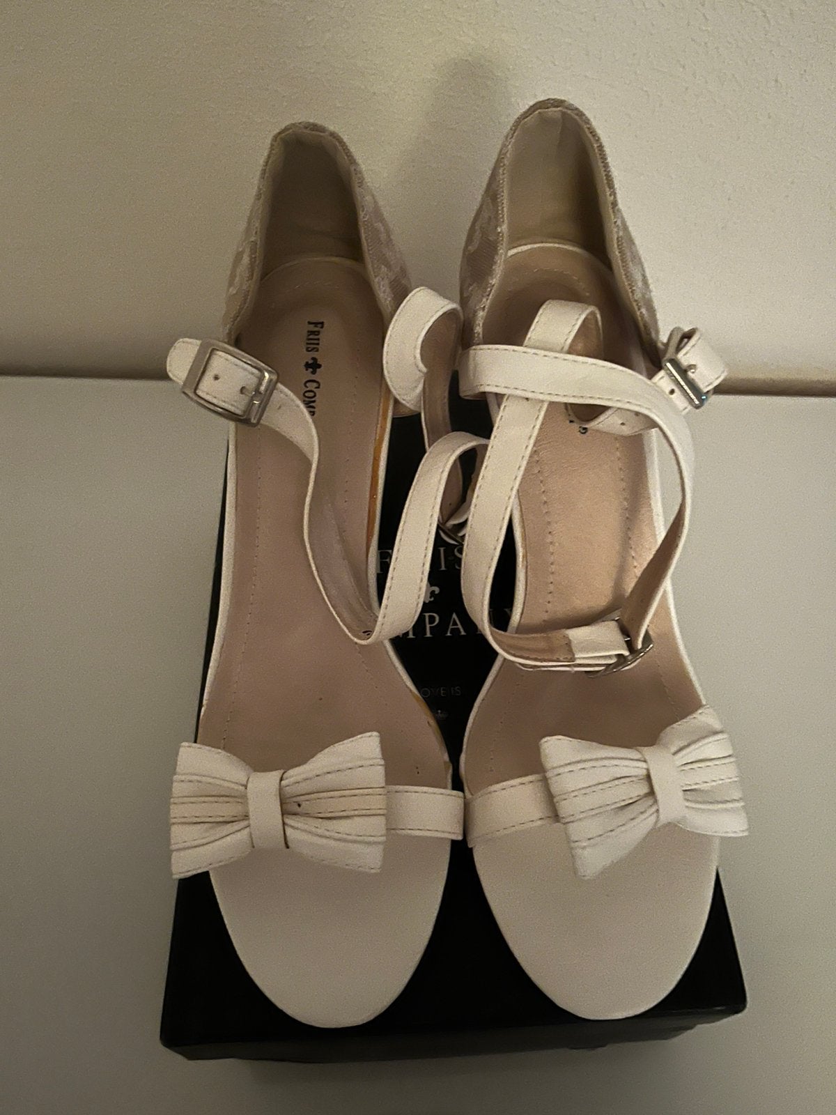 Mooie sleehakken, Kleding | Dames, Schoenen, Beige, Nieuw, Sandalen of Muiltjes, Ophalen of Verzenden