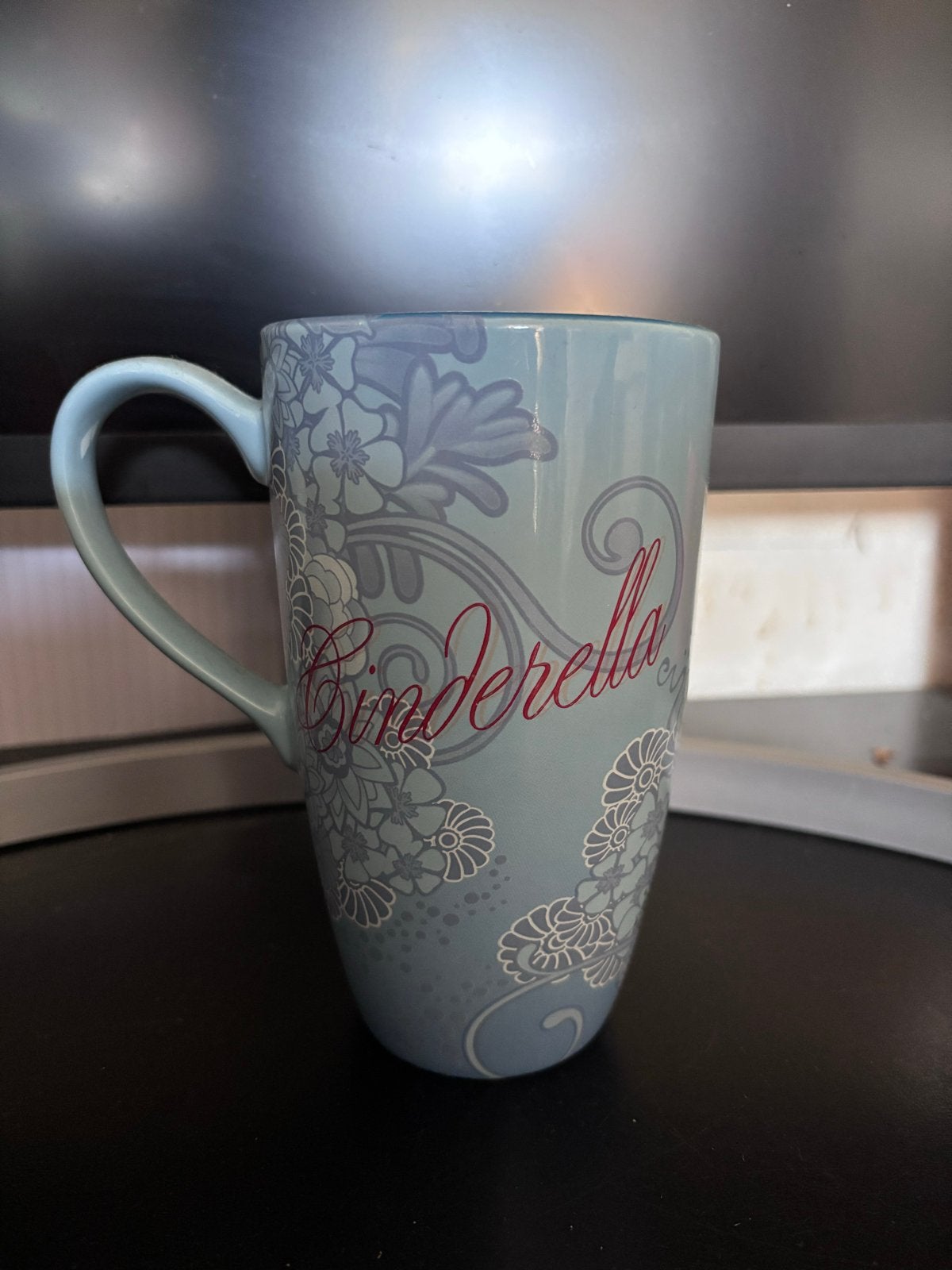 Disney Assepoester Mok - Exclusief Disneyland Parijs, Verzamelen, Disney, Ophalen of Verzenden, Assepoester of Belle, Zo goed als nieuw