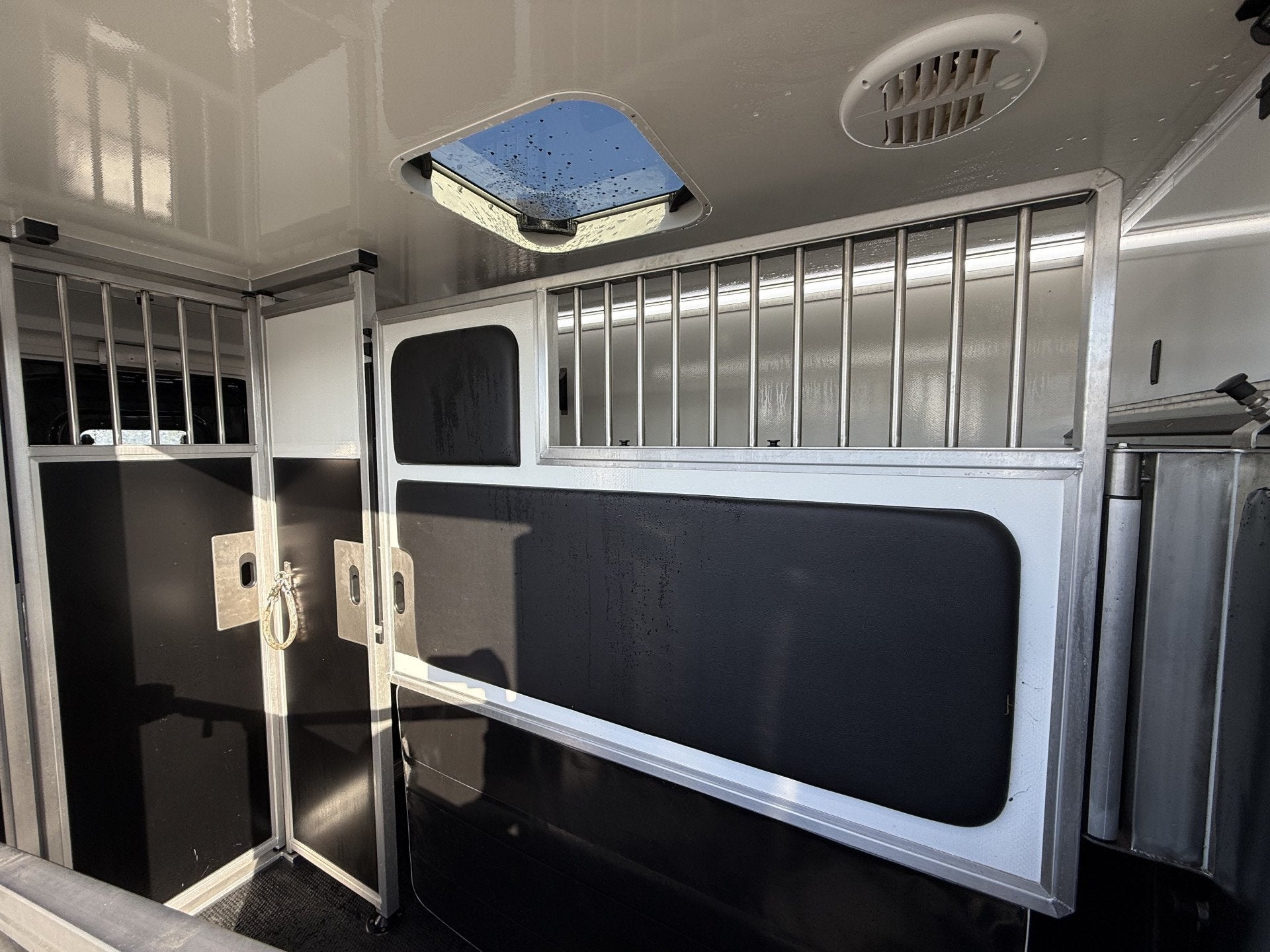 Renault Master | HORSETRUCK | KRISMAR | STALLION 3XL | 2022, Weduwestraat 12
4884MV  WERNHOUT, NL, Paardenwagentje NL | MVV HORSETRUCKS