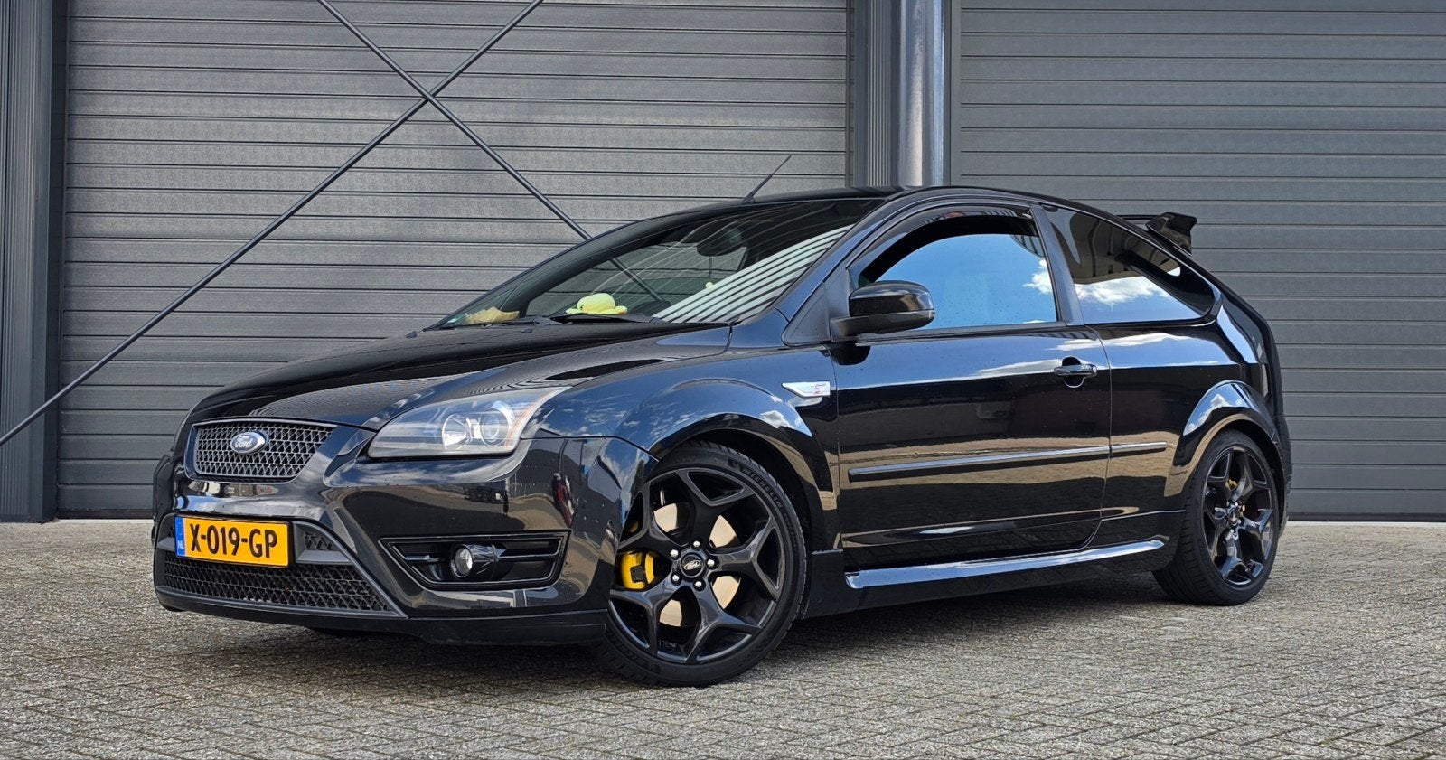 Ford Focus ST 2.5t nieuwe motor, Auto's, Ford, Stof, 4 stoelen, Handgeschakeld, Grijs