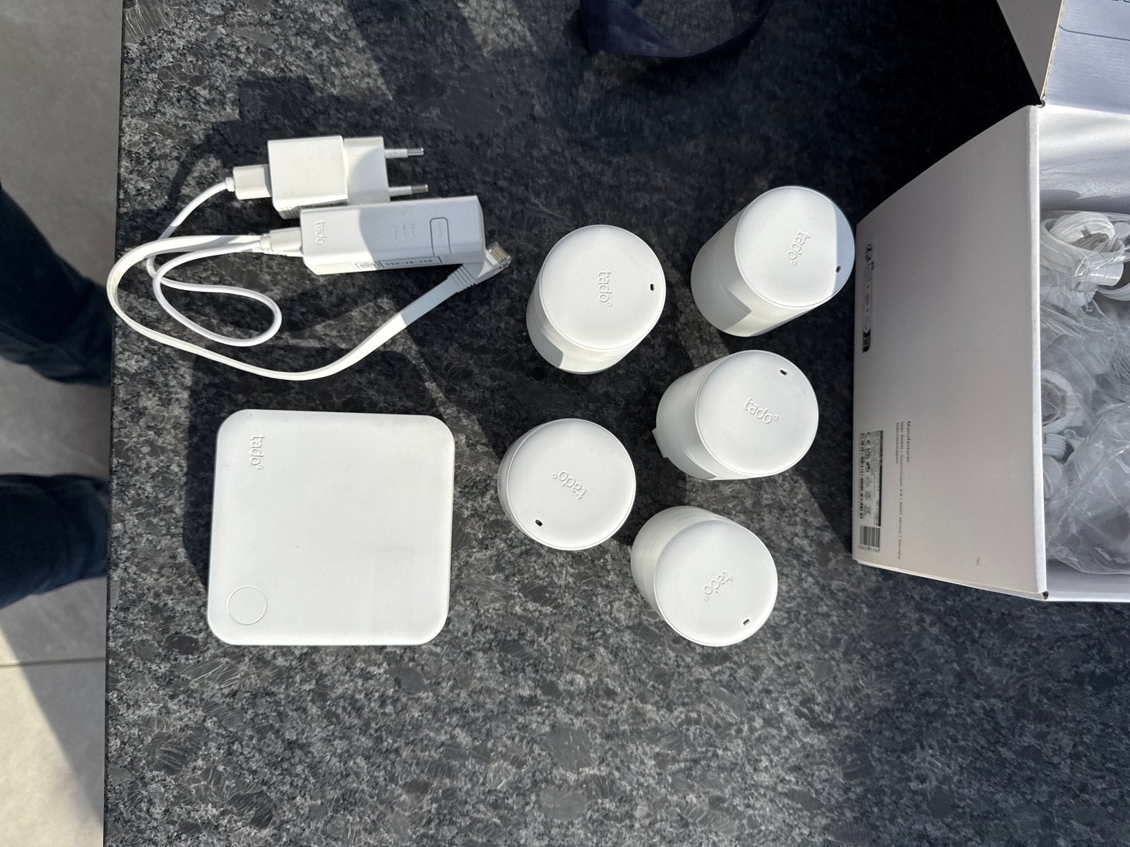 Tado Slimme Thermostaat Starterskit V3+ met Radiatorthermost, Ophalen of Verzenden, Slimme thermostaat, Zo goed als nieuw