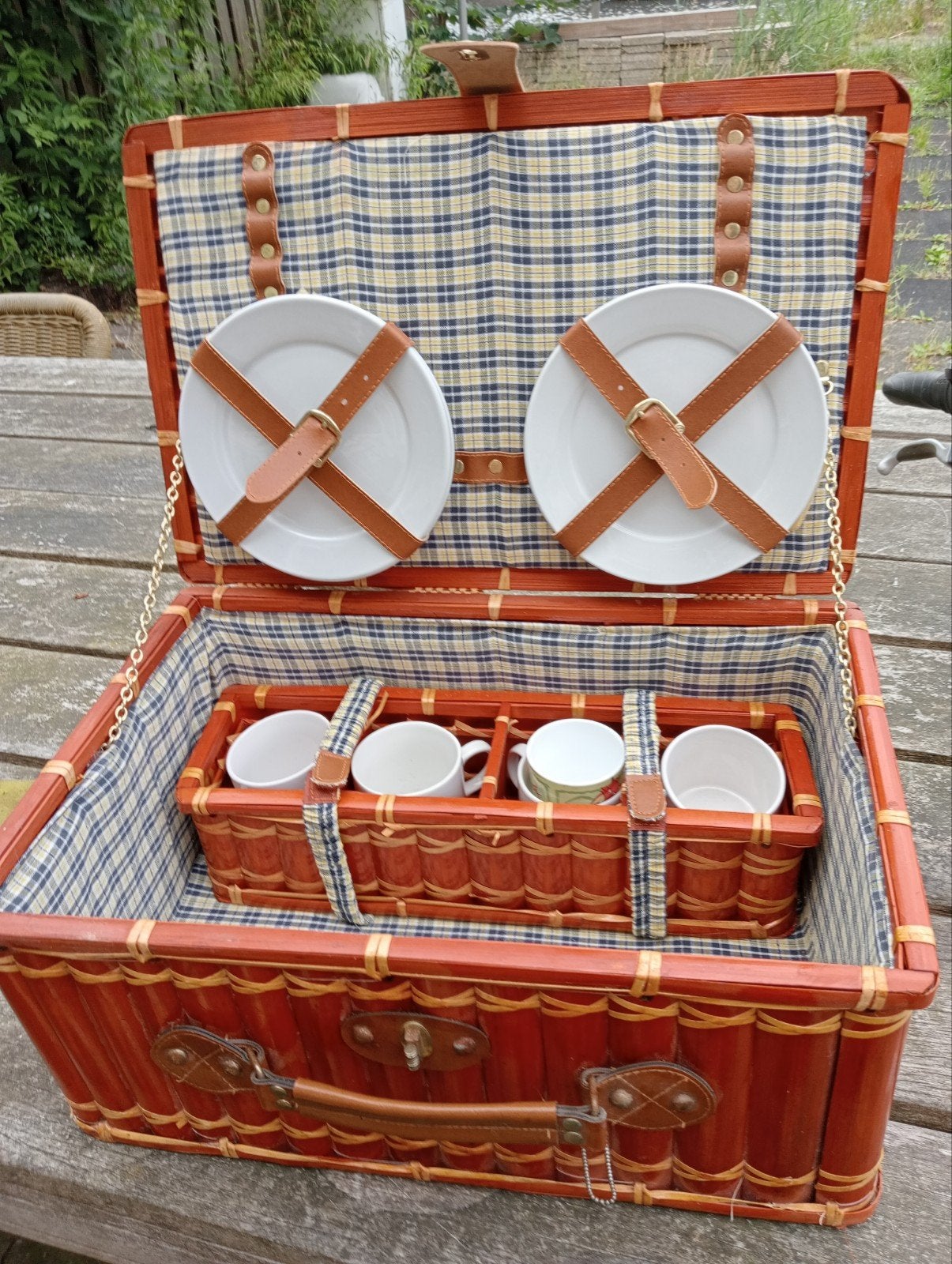 Vintage picknickmand met servies - compleet en charmant, Ophalen, Gebruikt