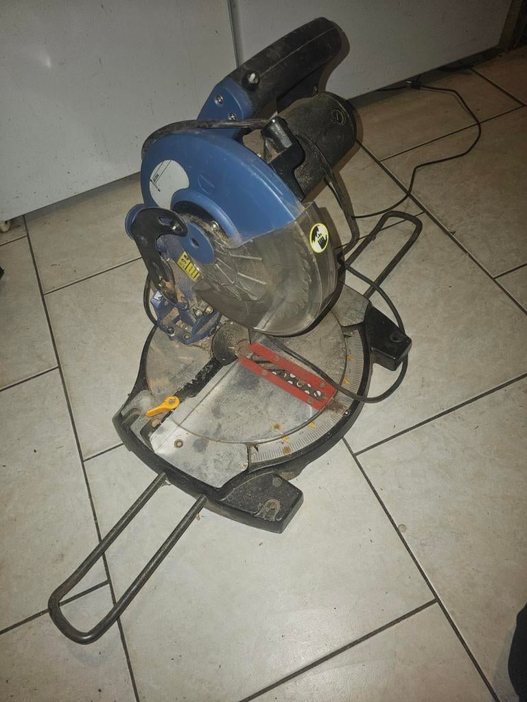 Kinzo Afkortzaag - Krachtige Zaag voor Diverse Klussen, Gebruikt, Kinzo, 600 tot 1200 watt, Ophalen of Verzenden