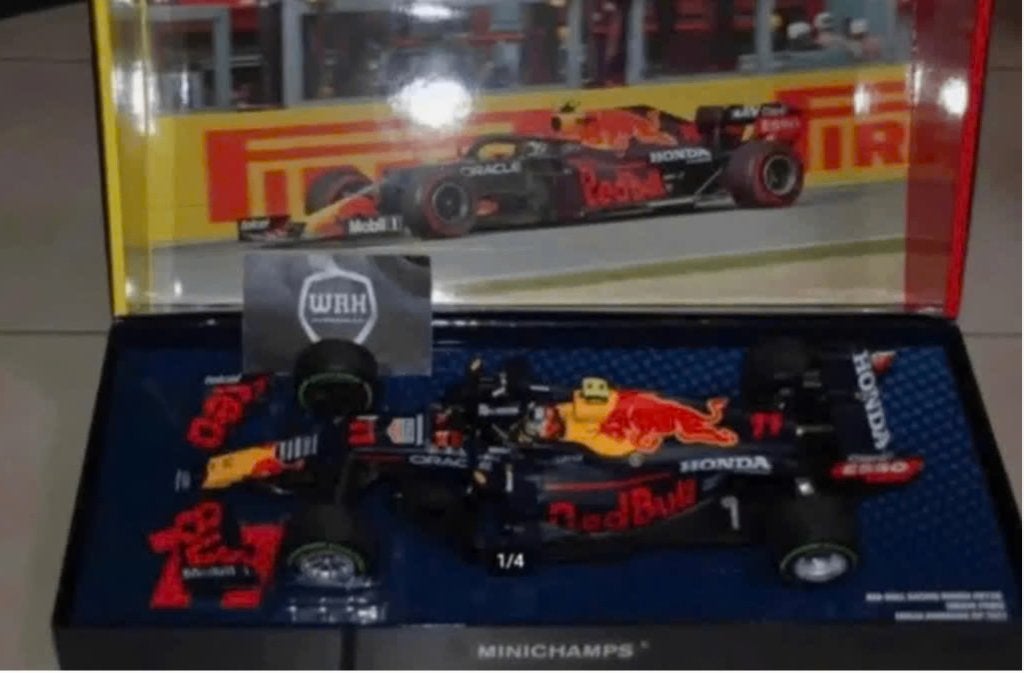 1:18 F1 RED BULL RB16B ROMAGNA PEREZ Minichamps in box WRH, Hobby en Vrije tijd, Modelauto's | 1:18, Verzenden, Zo goed als nieuw