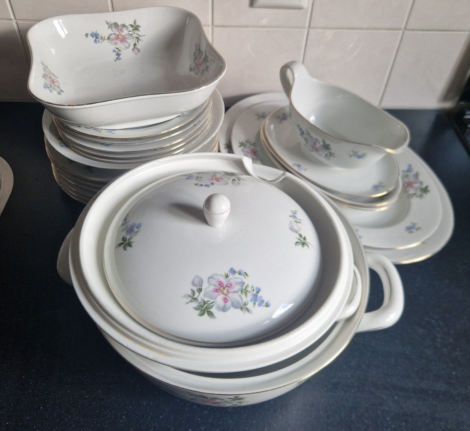 Kahla Porseleinen Servies met Bloemmotief en Gouden Rand, Antiek en Kunst, Ophalen