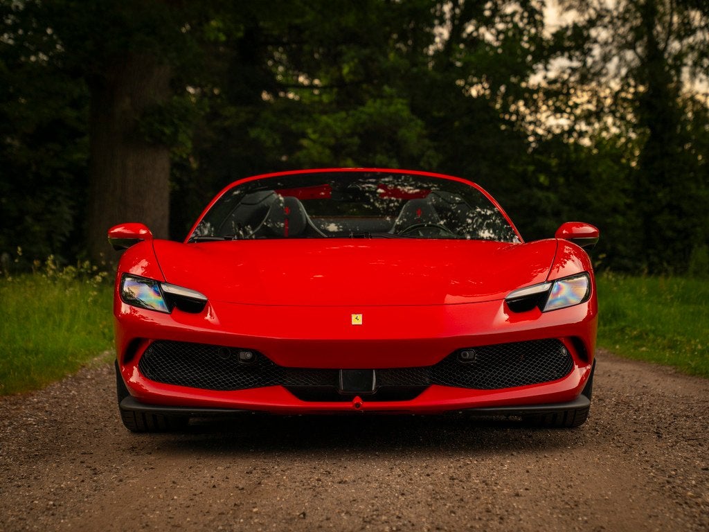 Ferrari 296 GTS 3.0 V6 | Lift | Carbon Racing Seats | Pass., Auto's, Ferrari, Achterwielaandrijving, Gebruikt, Zwart, Cabriolet