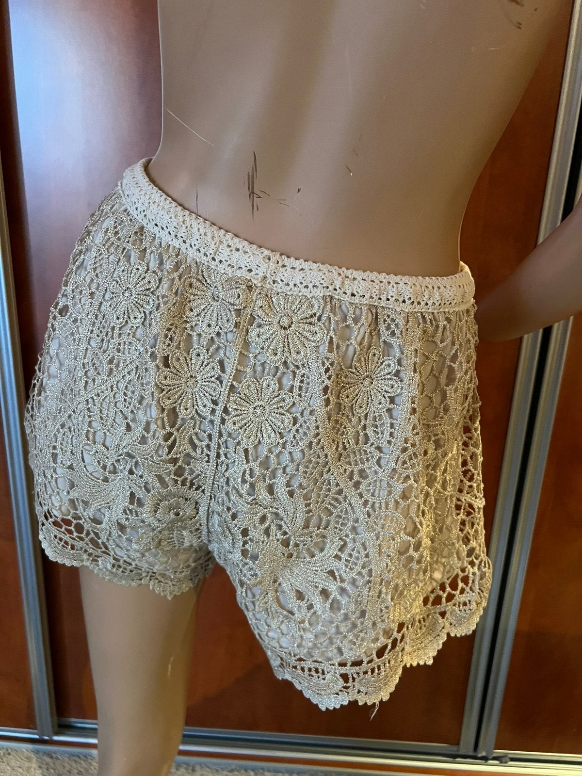 AMBIKA korte broek van kant XL GOUDKLEURIG ZGAN, Kort, G, Maat 46/48 (XL) of groter, Ophalen of Verzenden