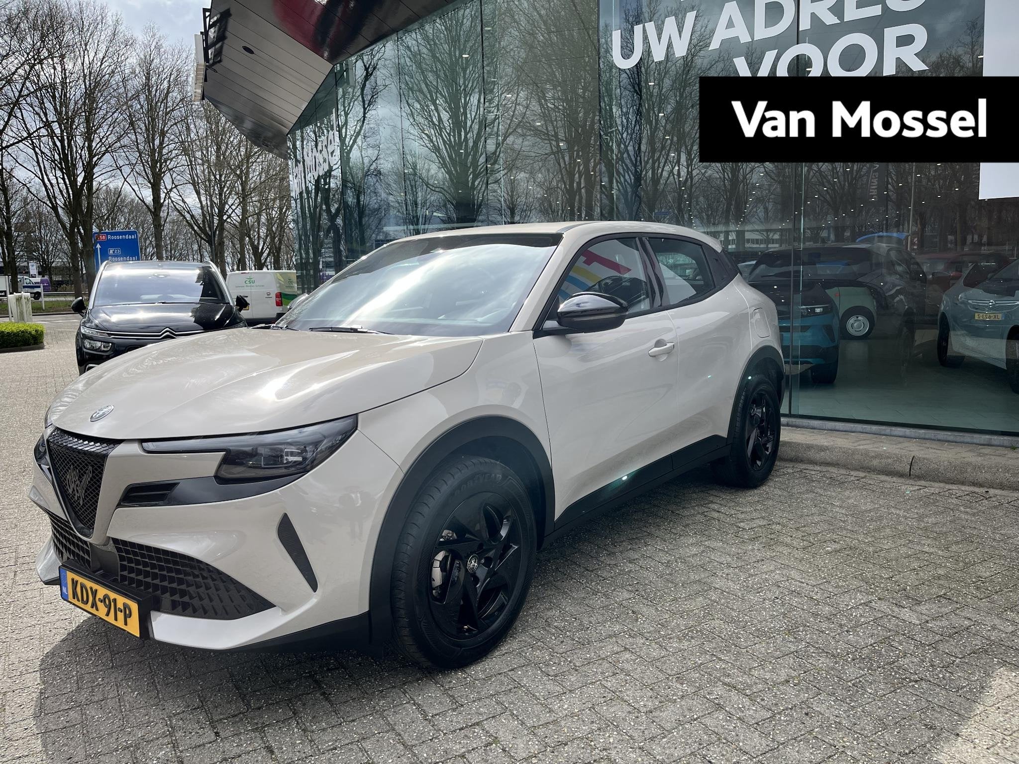 Alfa Romeo Junior 1.2 Turbo Hybrid Ibrida | Carplay | Adapti, Auto's, Stof, Euro 6, 1199 cc, Parkeersensor