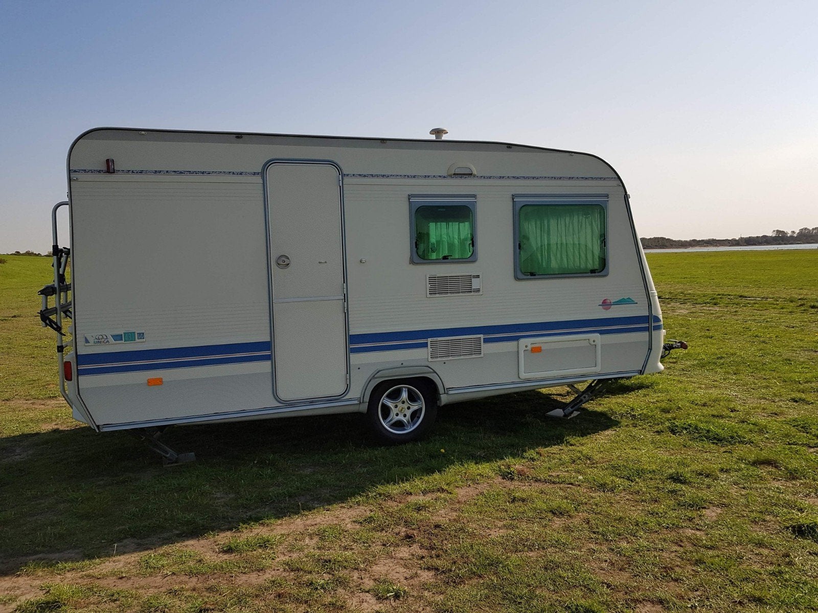 Adria Unica 431 DD bj 2001 - lichtgewicht - kinderkamer, Caravans en Kamperen, Luifel, Treinzit, 750 - 1000 kg, Particulier