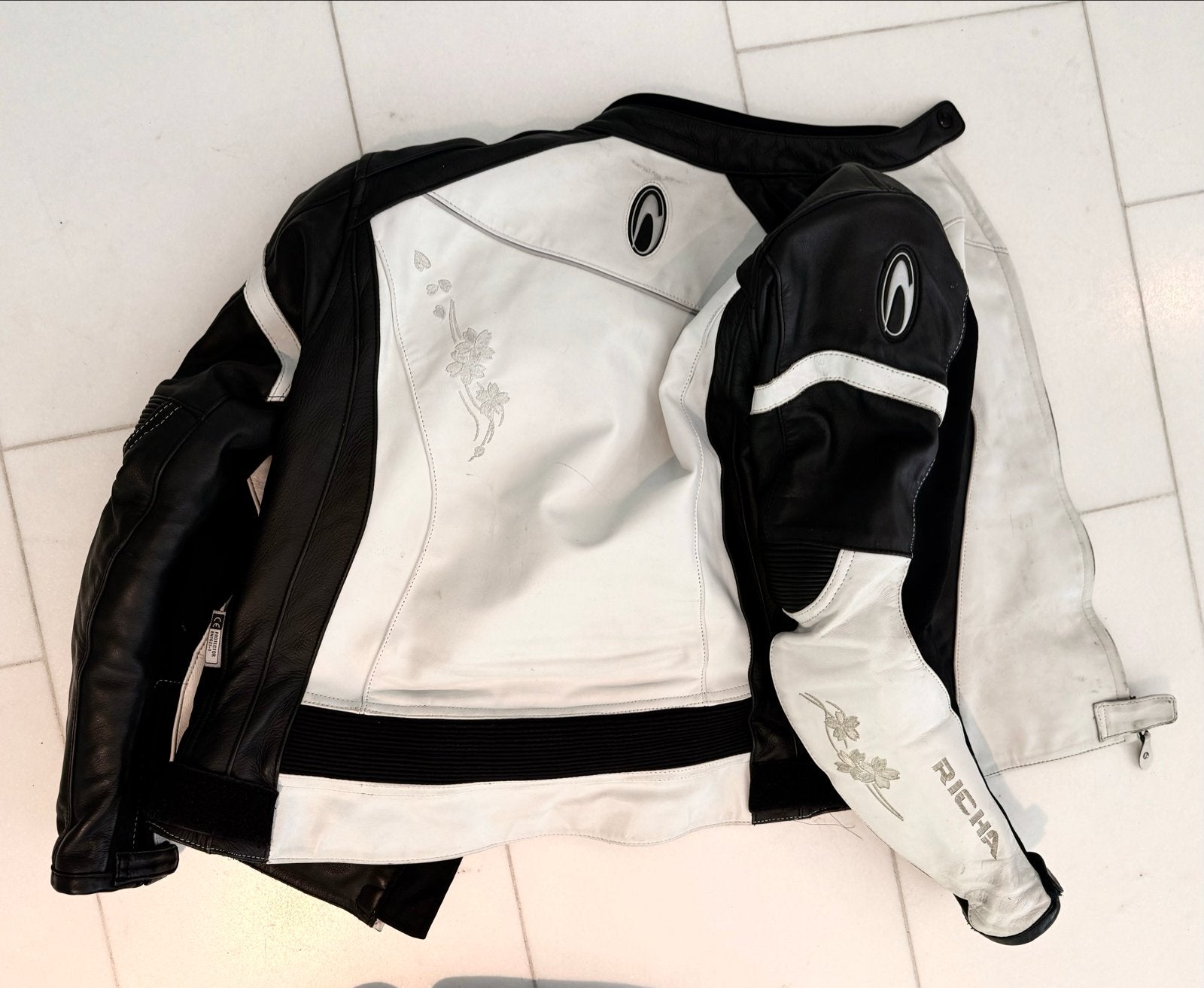 Leren Richa motorjack met geborduurde accenten., Motoren, Kleding | Motorkleding, Ophalen, Tweedehands, Kinderen, Jas | leer