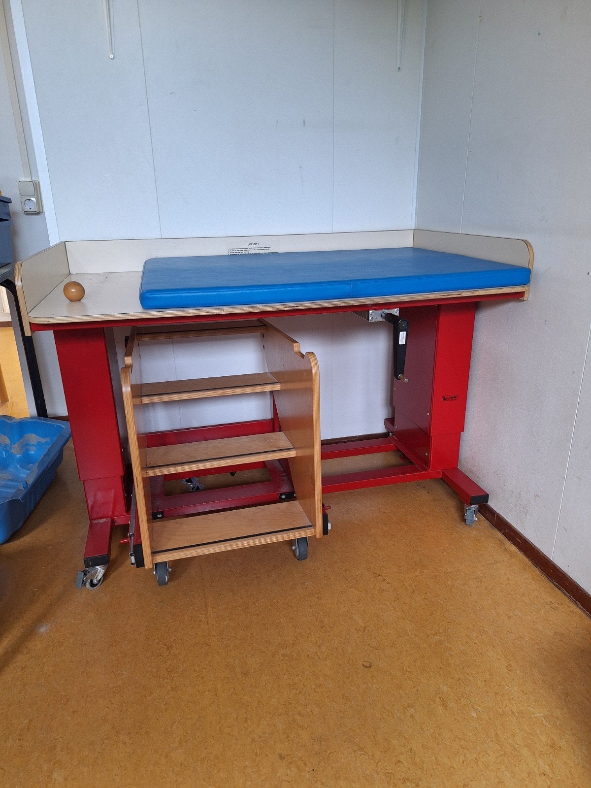 Verstelbare Aankleedtafel met Opstapje, Kinderen en Baby's, Badjes en Verzorging, Gebruikt, Aankleedkussen, Standaard, Ophalen