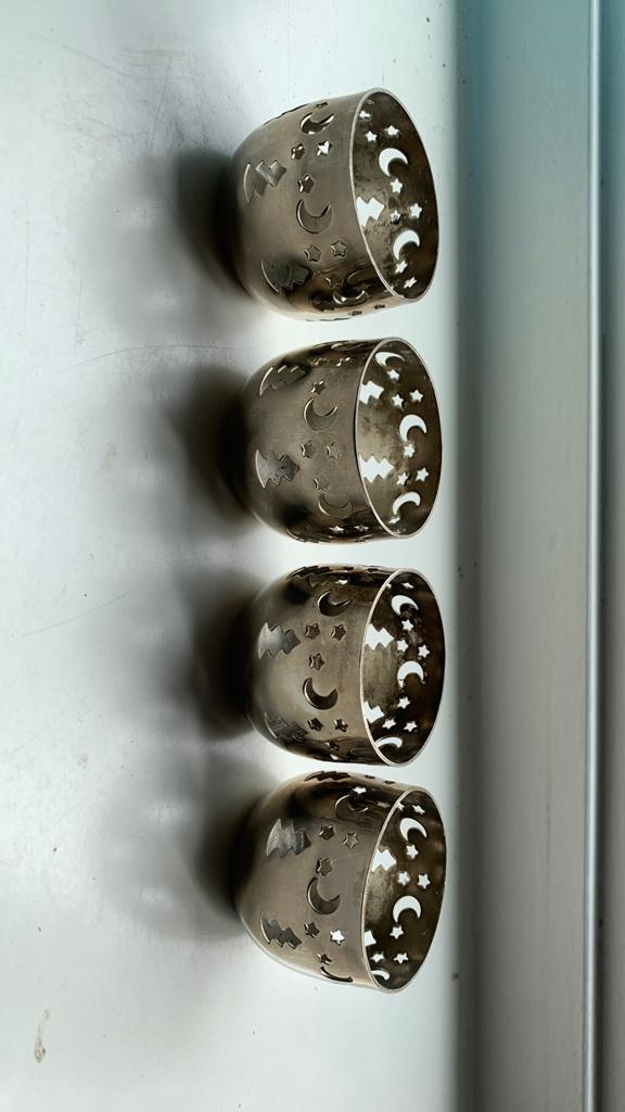 Set van 4 metalen theelichthouders met maan- en sterren, Huis en Inrichting, Woonaccessoires | Kandelaars en Kaarsen, Ophalen