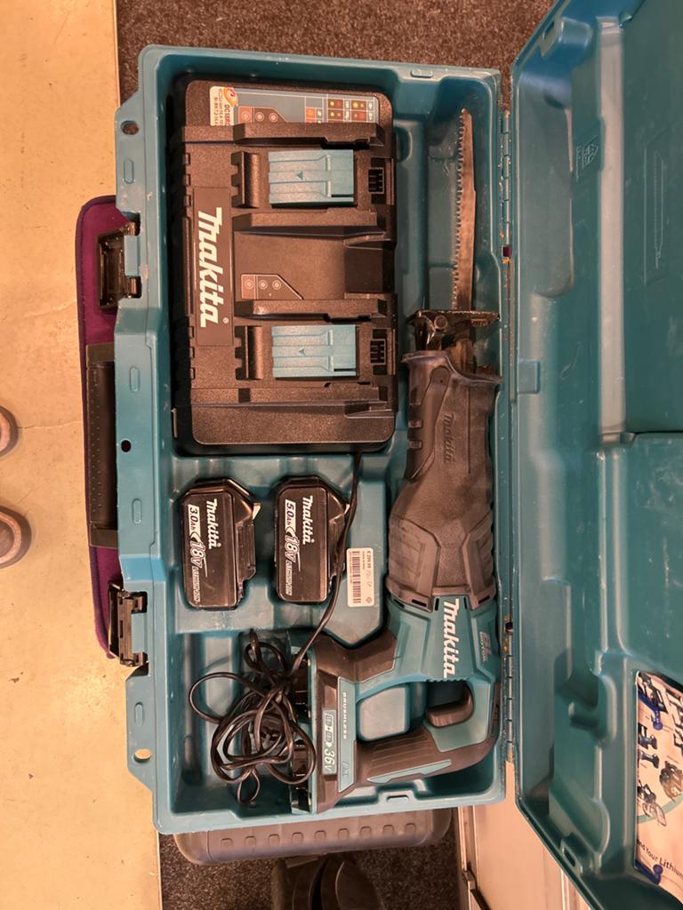 Makita Reciprozaag DJR360ZK met accu's en lader, Ophalen, Gebruikt, 70 mm of meer, Nvt