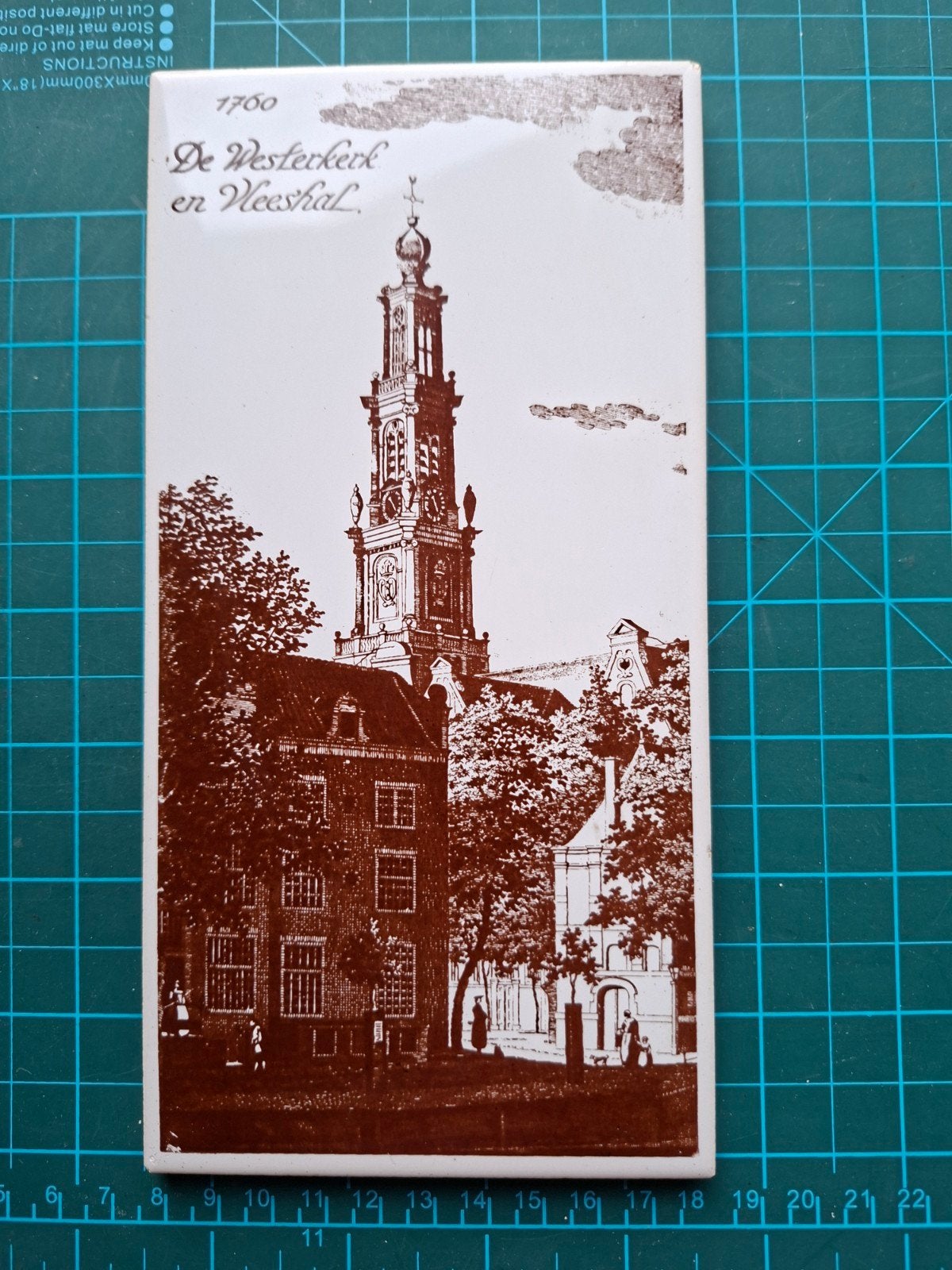 tegeltje, Amsterdam De Westerkerk en Vleeshal 1760., Ophalen of Verzenden, Gebruikt