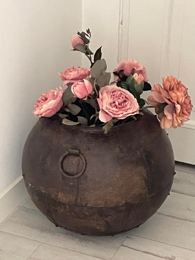 Oude metalen pot met oren, Huis en Inrichting, Woonaccessoires | Vazen, Overige materialen, Overige kleuren, Ophalen of Verzenden