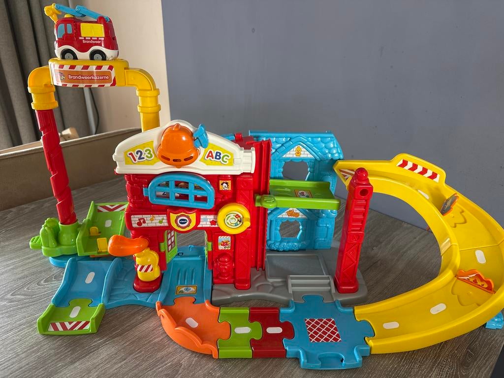 VTech Toet Toet Auto's Brandweerkazerne Speelset, Ophalen, Zo goed als nieuw, 2 tot 4 jaar
