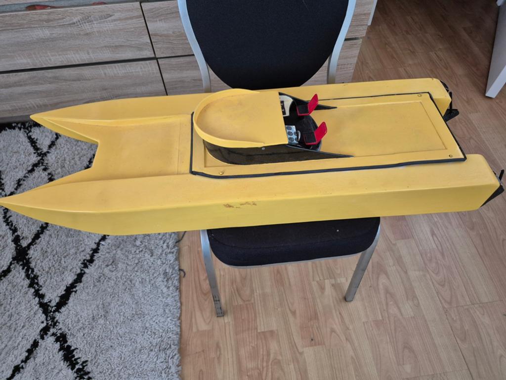 Gele RC catamaran boot - zelfbouw project, Hobby en Vrije tijd, Modelbouw | Boten en Schepen, Ophalen, Gebruikt, Groter dan 1:32