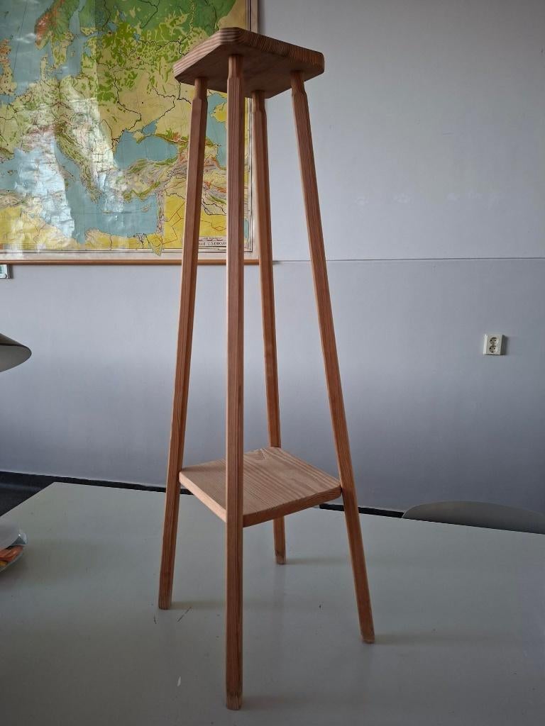 hoge grenen houten plantentafel, plantenzuil, standaard zuil, Ophalen, Zo goed als nieuw