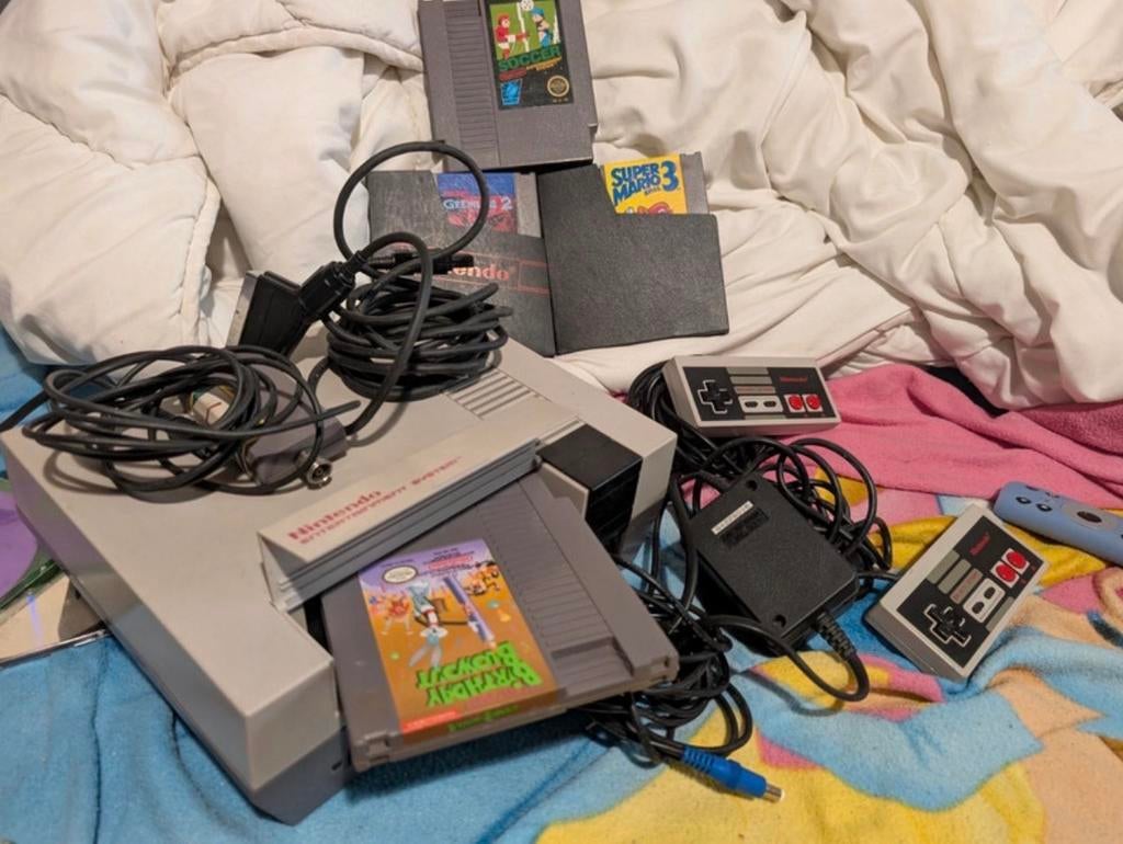 Nintendo NES (NES-001) + Péritel + 2 controllers + 4 games, Spelcomputers en Games, Games | Nintendo NES, Gebruikt, Platform, 2 spelers