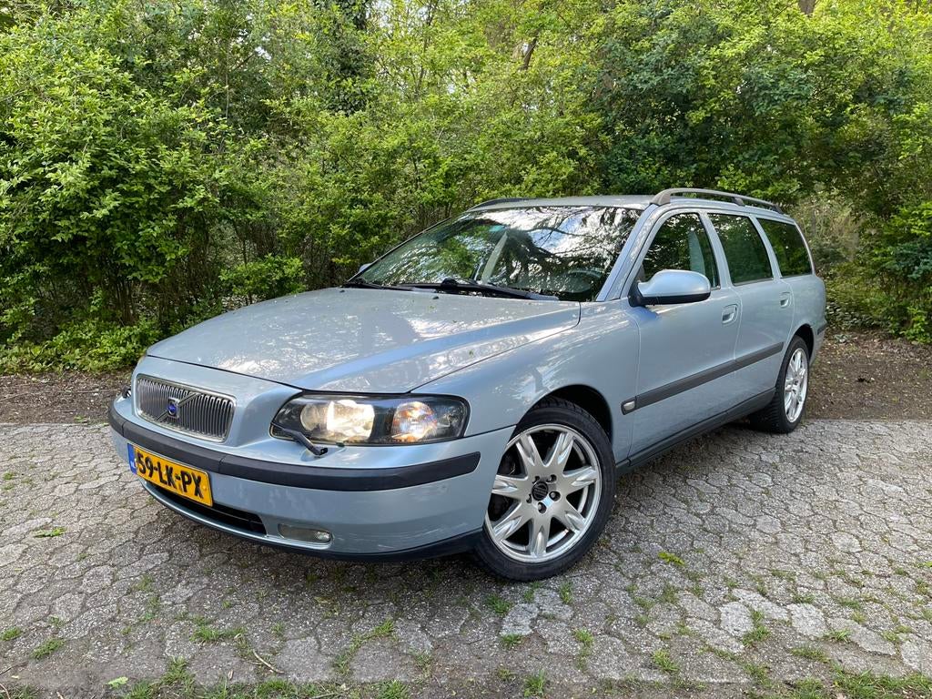 Volvo V70 2.4 T 200PK AUTOMAAT! Netjes! Goed onderhouden!, Auto's, 1556 kg, 1800 kg, Zwart, Stationwagon
