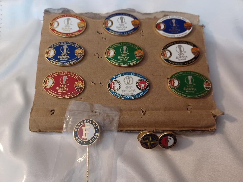 11 verschillende pins / speldjes van Feyenoord / 010, Ophalen, Nieuw, Sport, Speldje of Pin