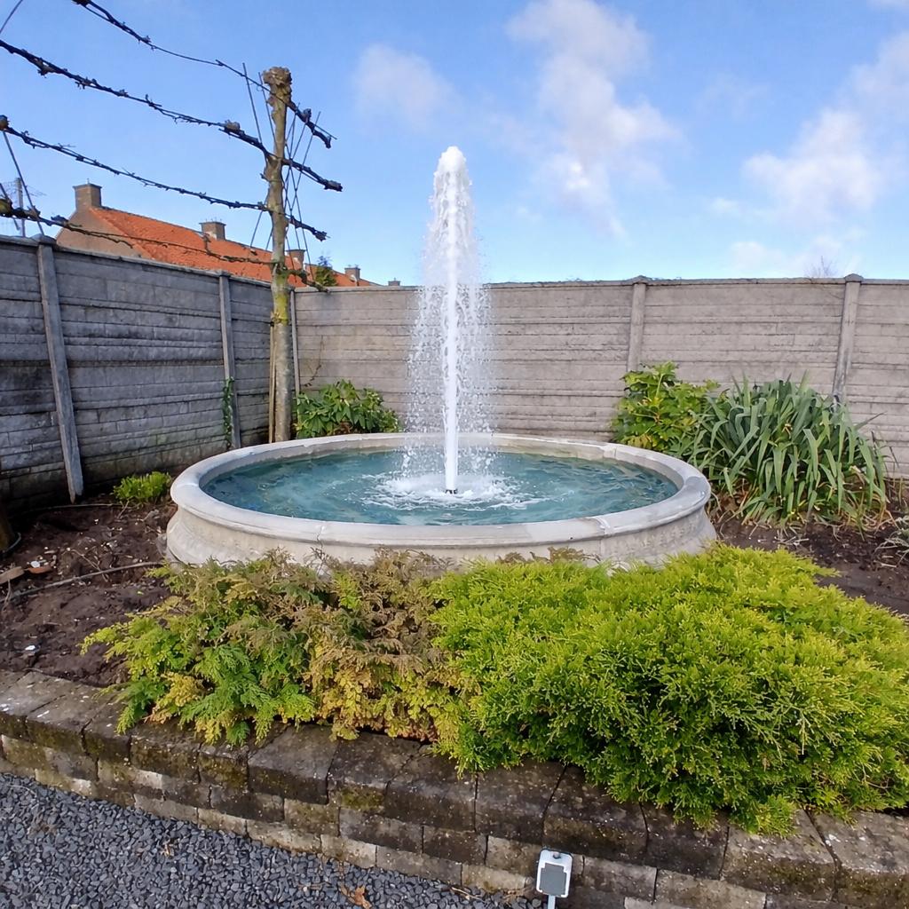 Fontein rand met waterfontein, Tuin en Terras, Waterpartijen en Fonteinen, Ophalen, Nieuw, Beton, Fontein