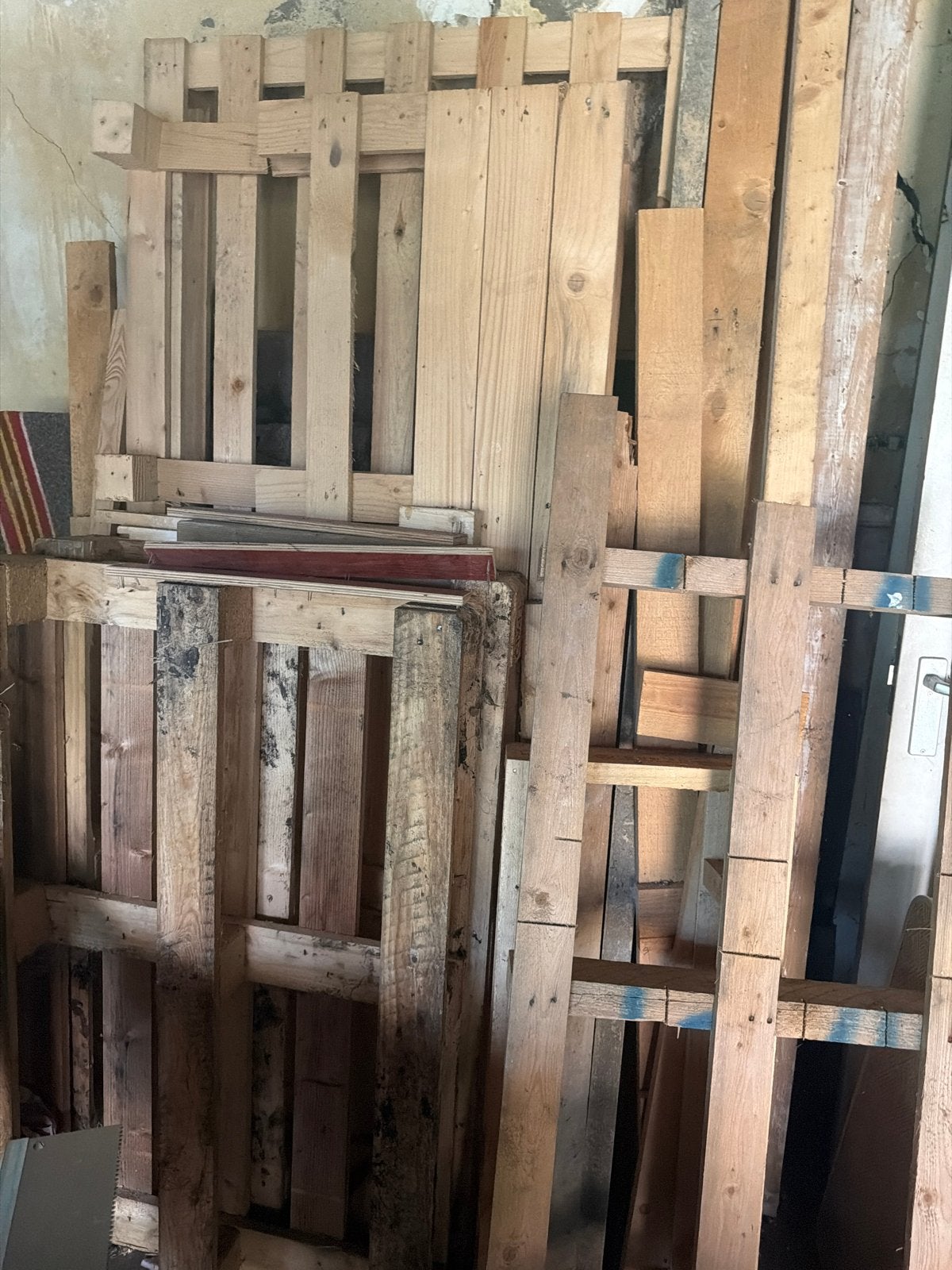 Gratis af te halen: Pallet- en ander resthout, Ophalen, Gebruikt, Pallet, Minder dan 200 cm