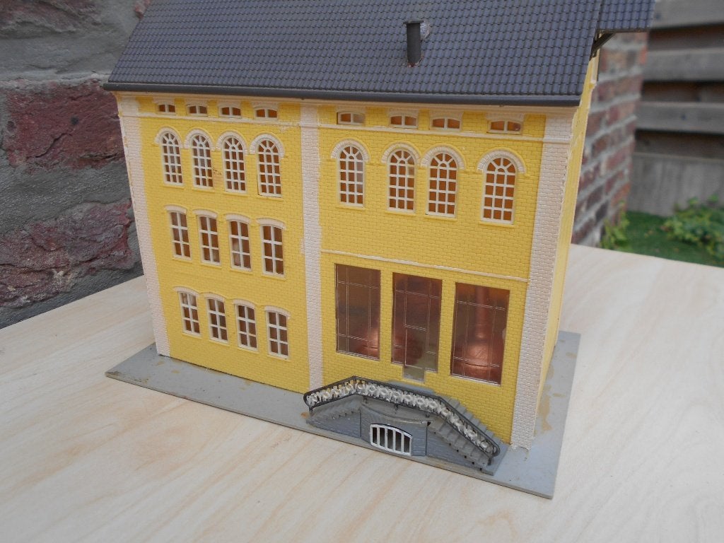 mooie H0 bierbrouwerij met schoorsteen, Hobby en Vrije tijd, Gelijkstroom of Wisselstroom, Brug, Tunnel of Gebouw, Zo goed als nieuw