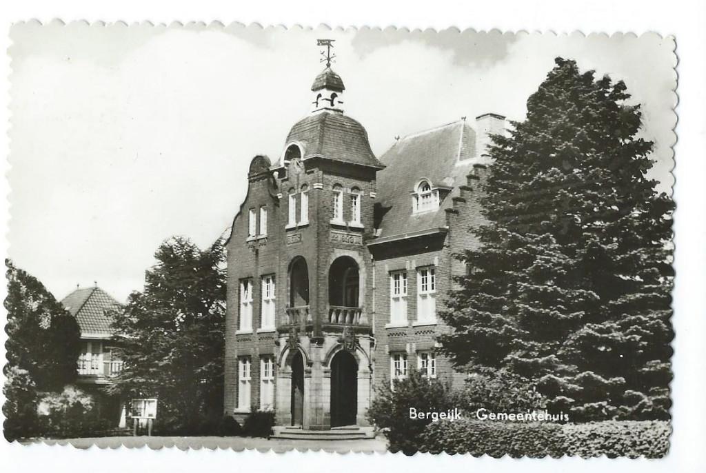 Ansichtkaart  BERGEIJK  Gemeentehuis, Verzamelen, Ansichtkaarten | Nederland, Verzenden, 1960 tot 1980, Gelopen, Noord-Brabant