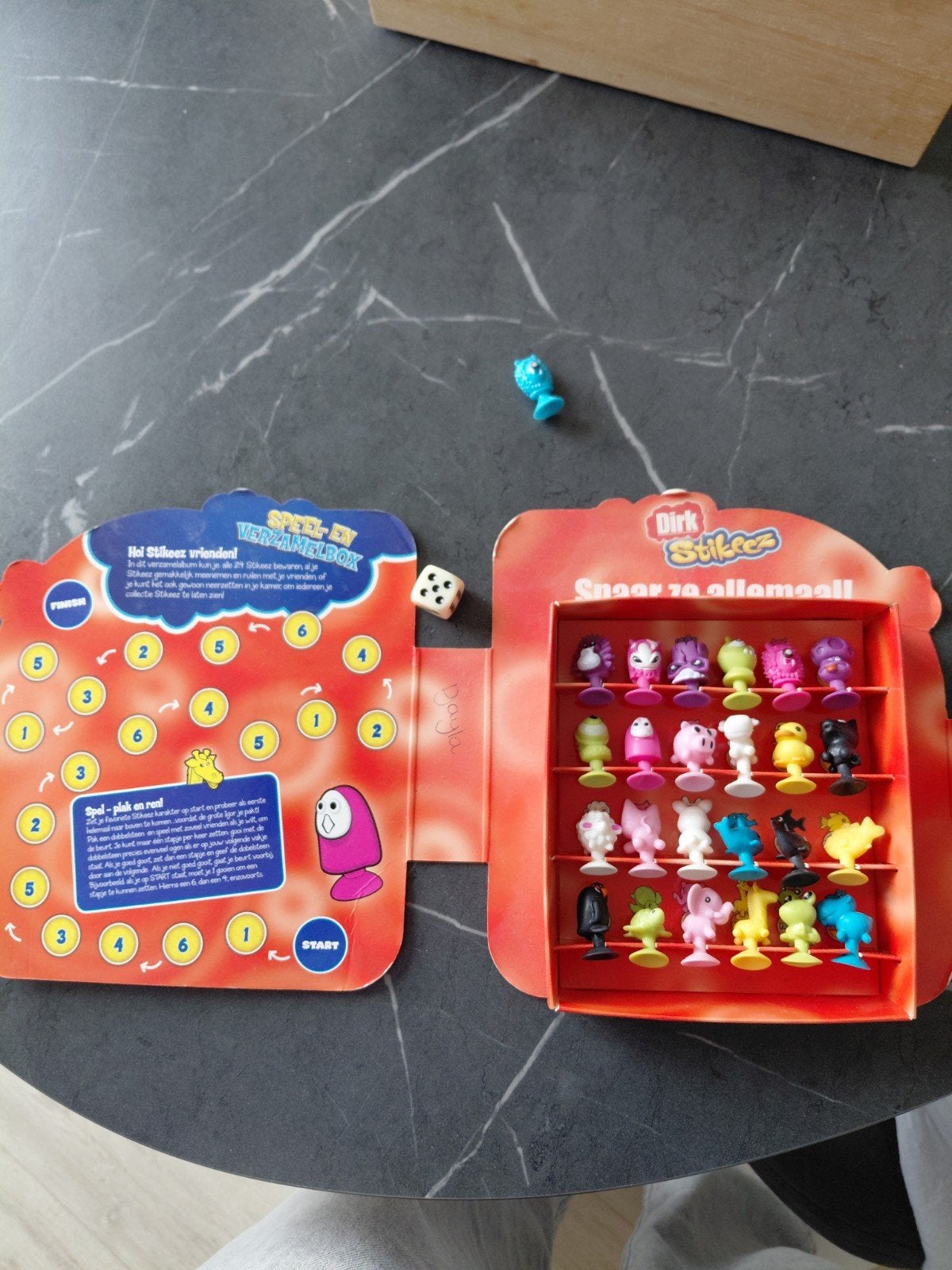 Dirk Stikeez compleet met verzamelbox en bijzonder, Verzamelen, Dirk, Bas of Digros, Ophalen of Verzenden