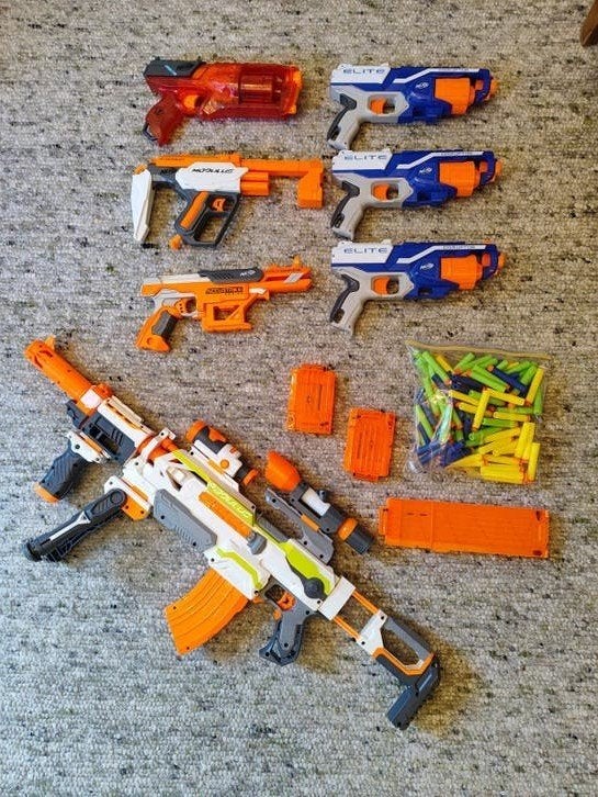 Mooie verzameling Nerf, zowel guns als vele pijltjes, Ophalen, Gebruikt, Jongen of Meisje
