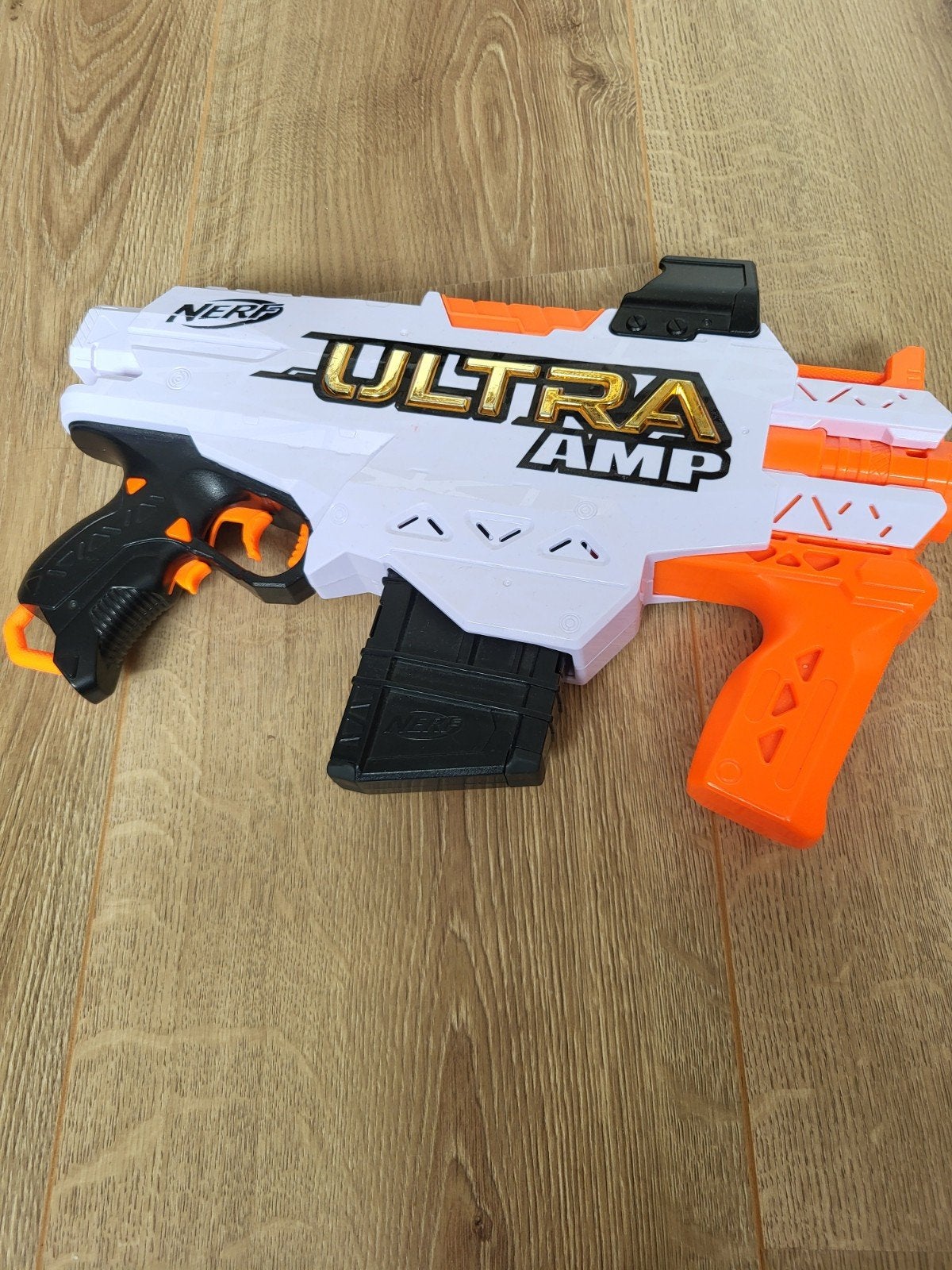Nerf Ultra AMP Blaster met magazijn en pijltjes, Ophalen, Zo goed als nieuw, Jongen of Meisje