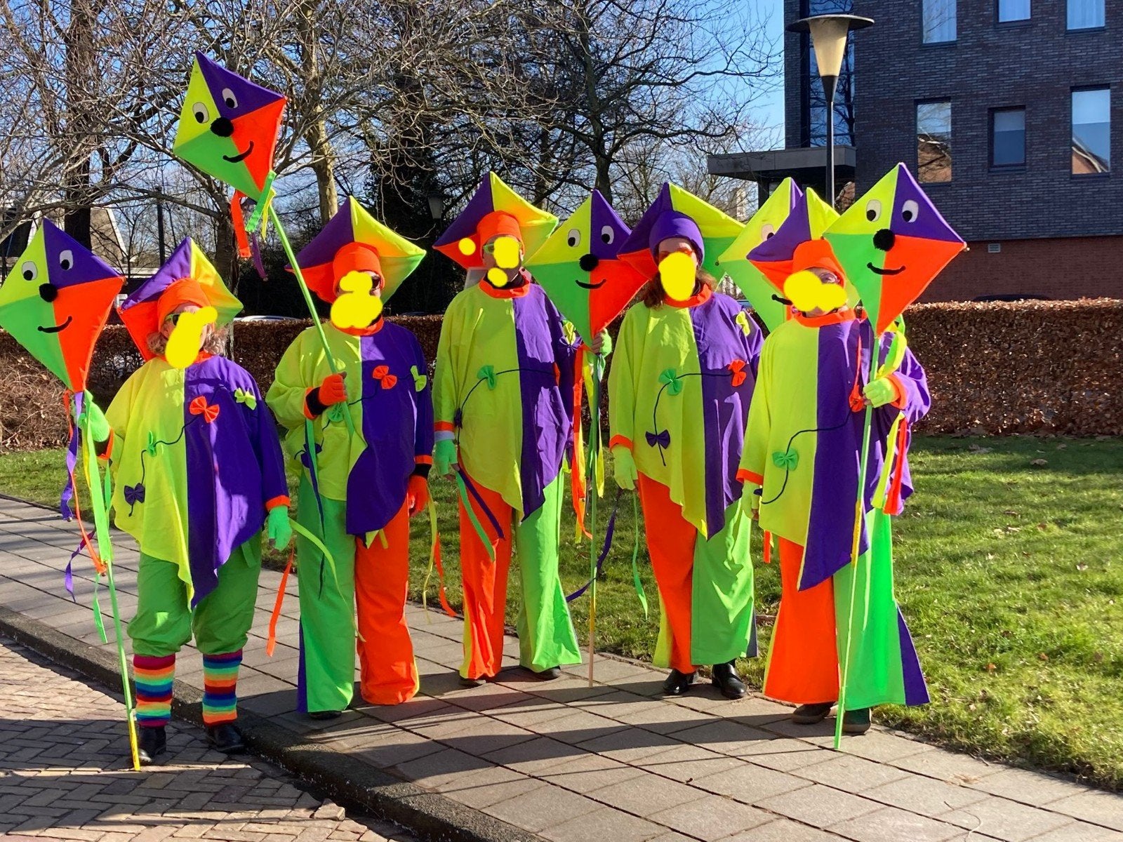 Carnavalskostuums Vlieger - Kleurrijk en Uniek!, Carnaval, Maat 42/44 (L), Ophalen of Verzenden, Kleding