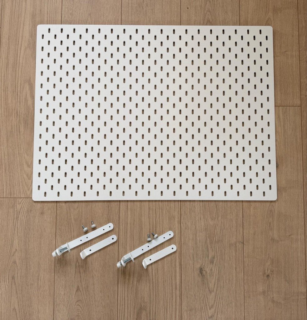 IKEA SKÅDIS gaatjesbord wit (76x56 cm) + bureauklemmen, Huis en Inrichting, Ophalen of Verzenden, Zo goed als nieuw, Overige typen