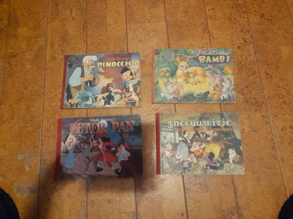 4x Disney Plaatjesalbum uitgave Margriet Bambi Peter Pan, Ophalen of Verzenden, Gelezen