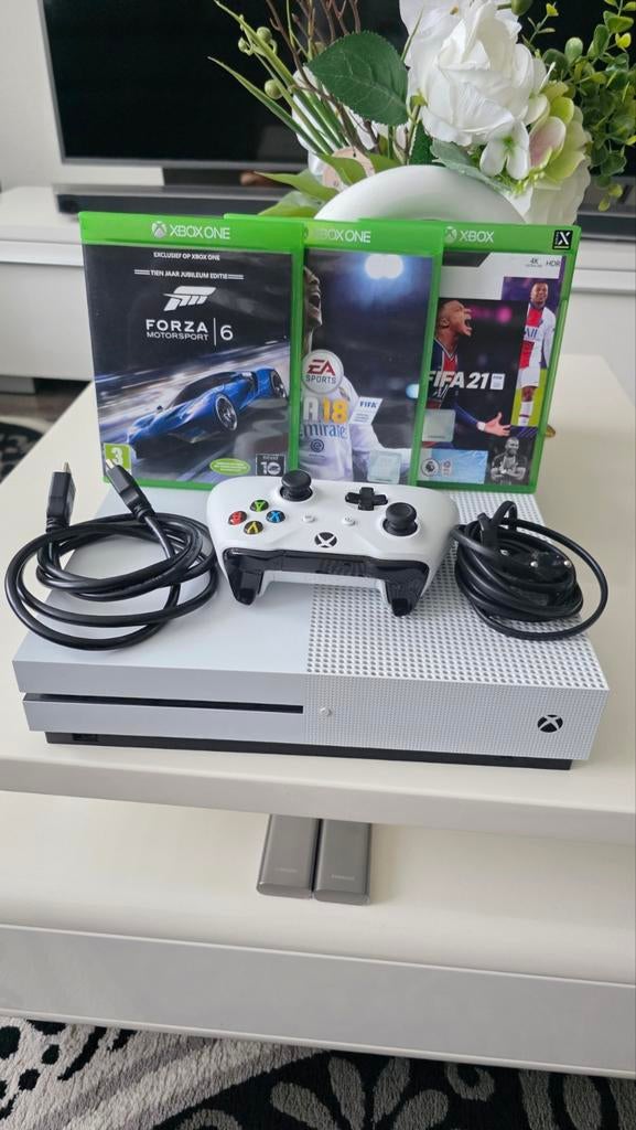 Xbox One S 1TB met 3 games, kabels en 1 controller  - Zgan, Ophalen of Verzenden