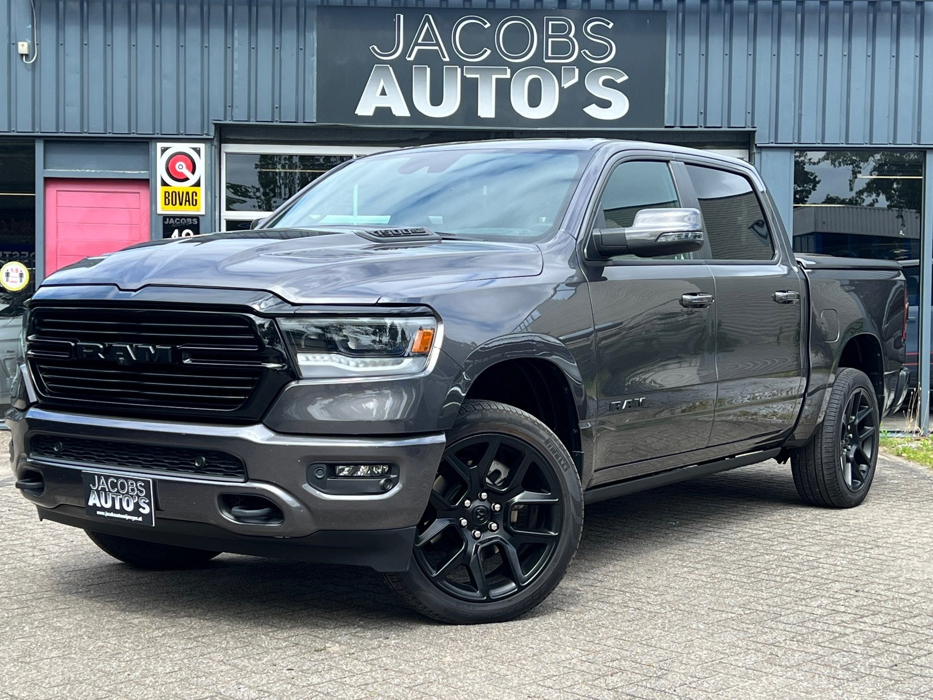 Dodge RAM 1500 5.7 V8 4x4 Crew Cab Laramie, Auto's, Automaat, Gebruikt, 5654 cc, Bedrijf