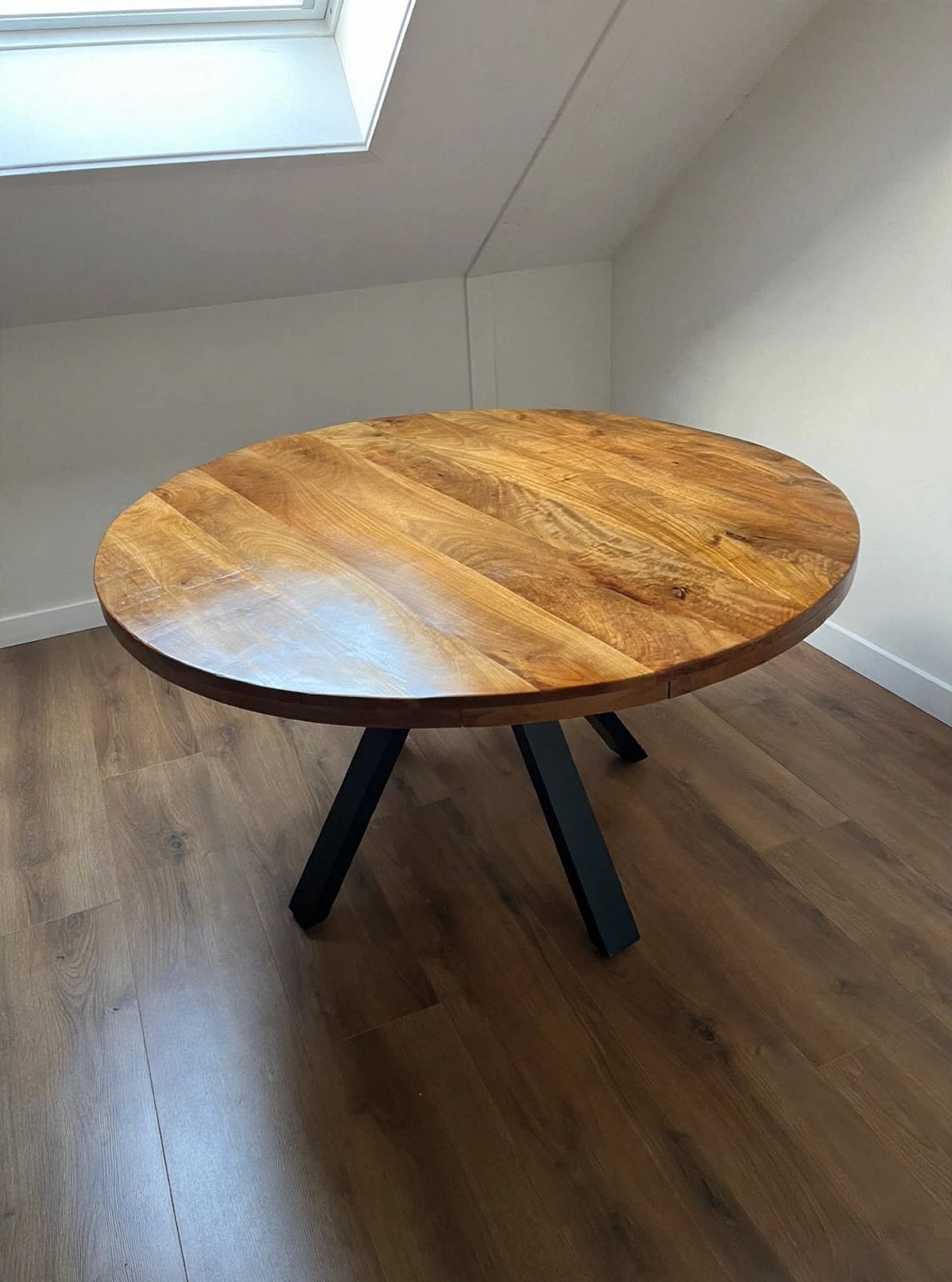 Mooie ronde eettafel van massief mangohout, Huis en Inrichting, Ophalen, Zo goed als nieuw, Rond, 100 tot 150 cm